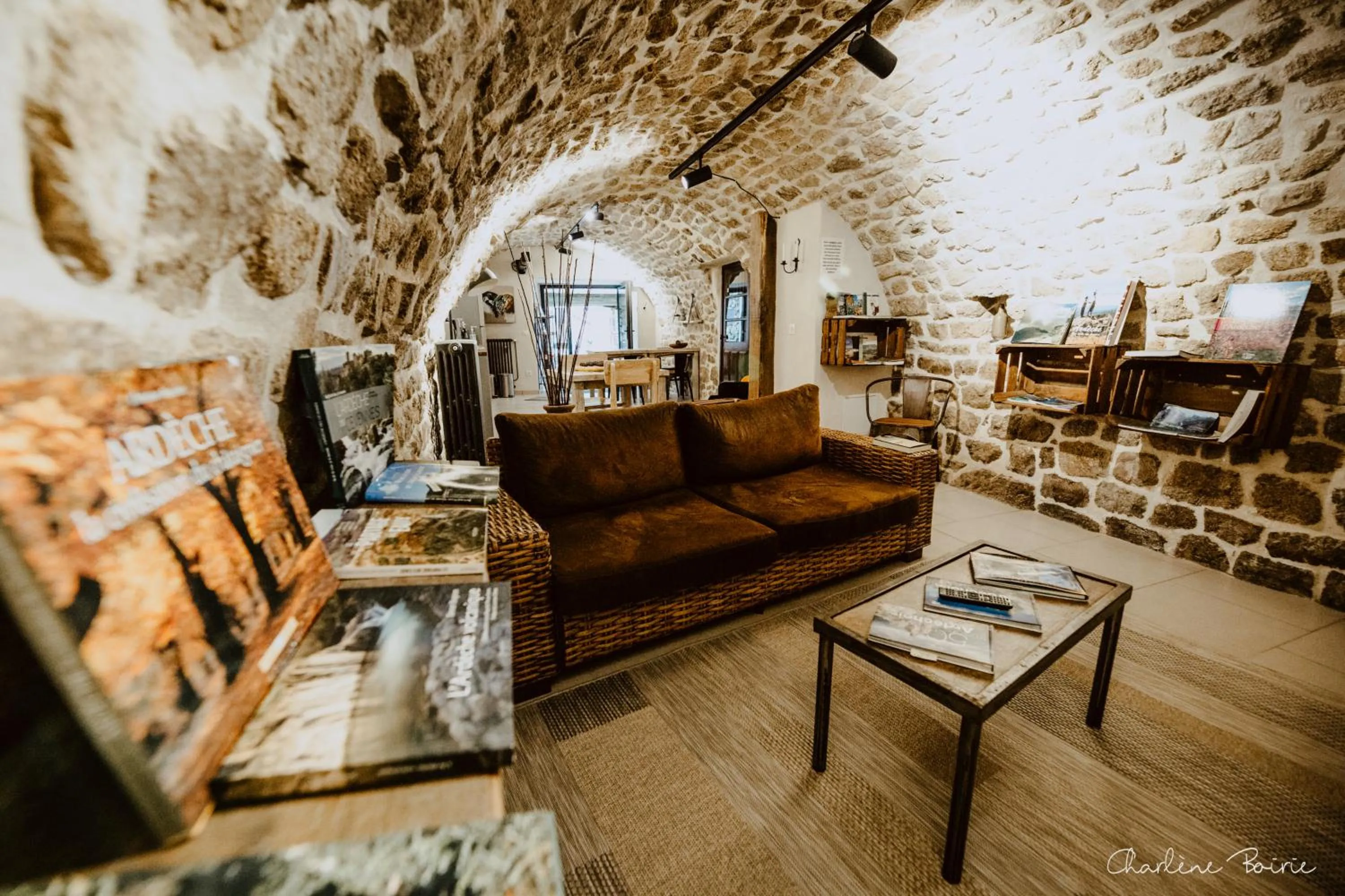 Communal lounge/ TV room in La Calade Chambres d'Hôtes & Espace Bien-Etre