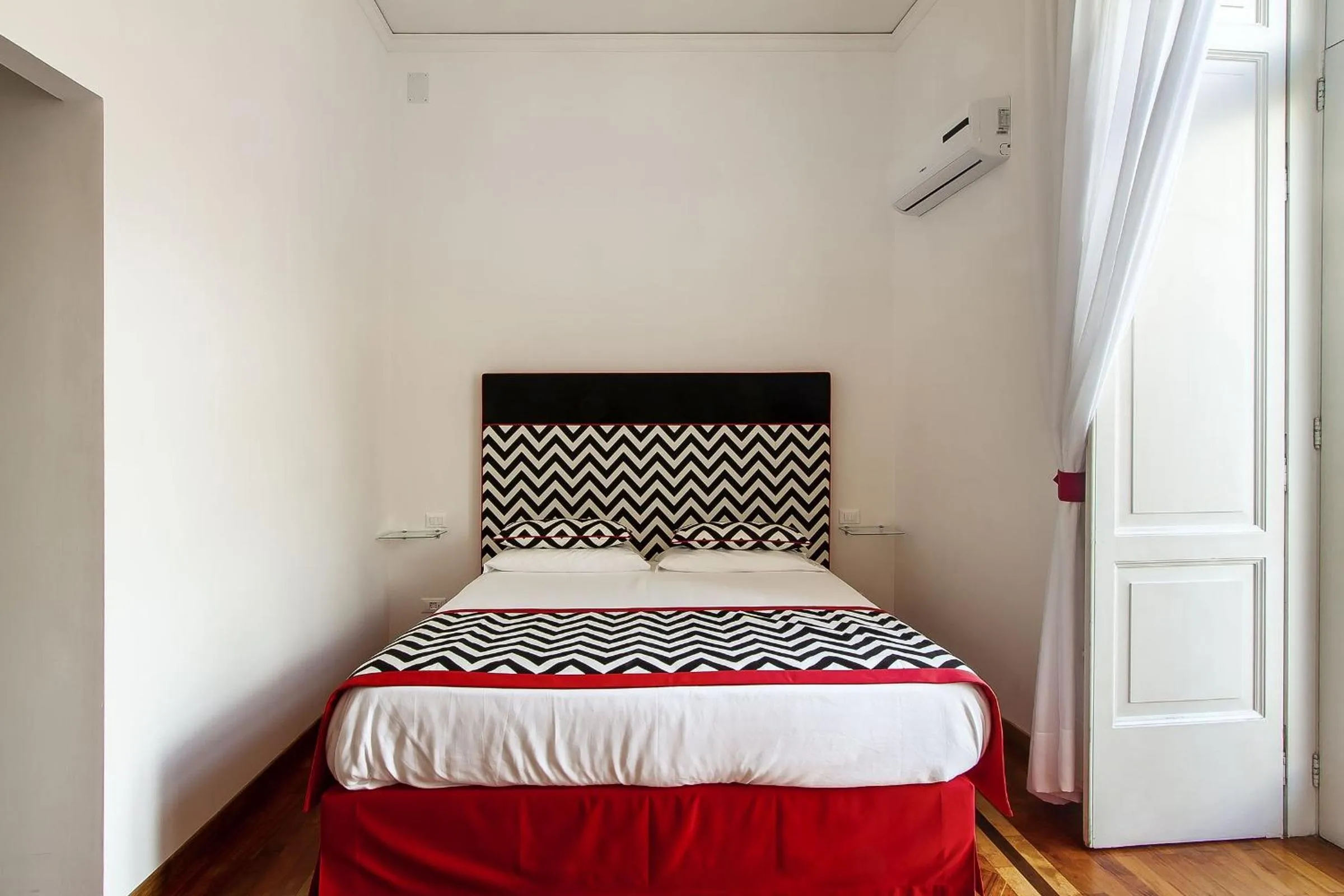 Decorative detail, Bed in Palazzo Starace