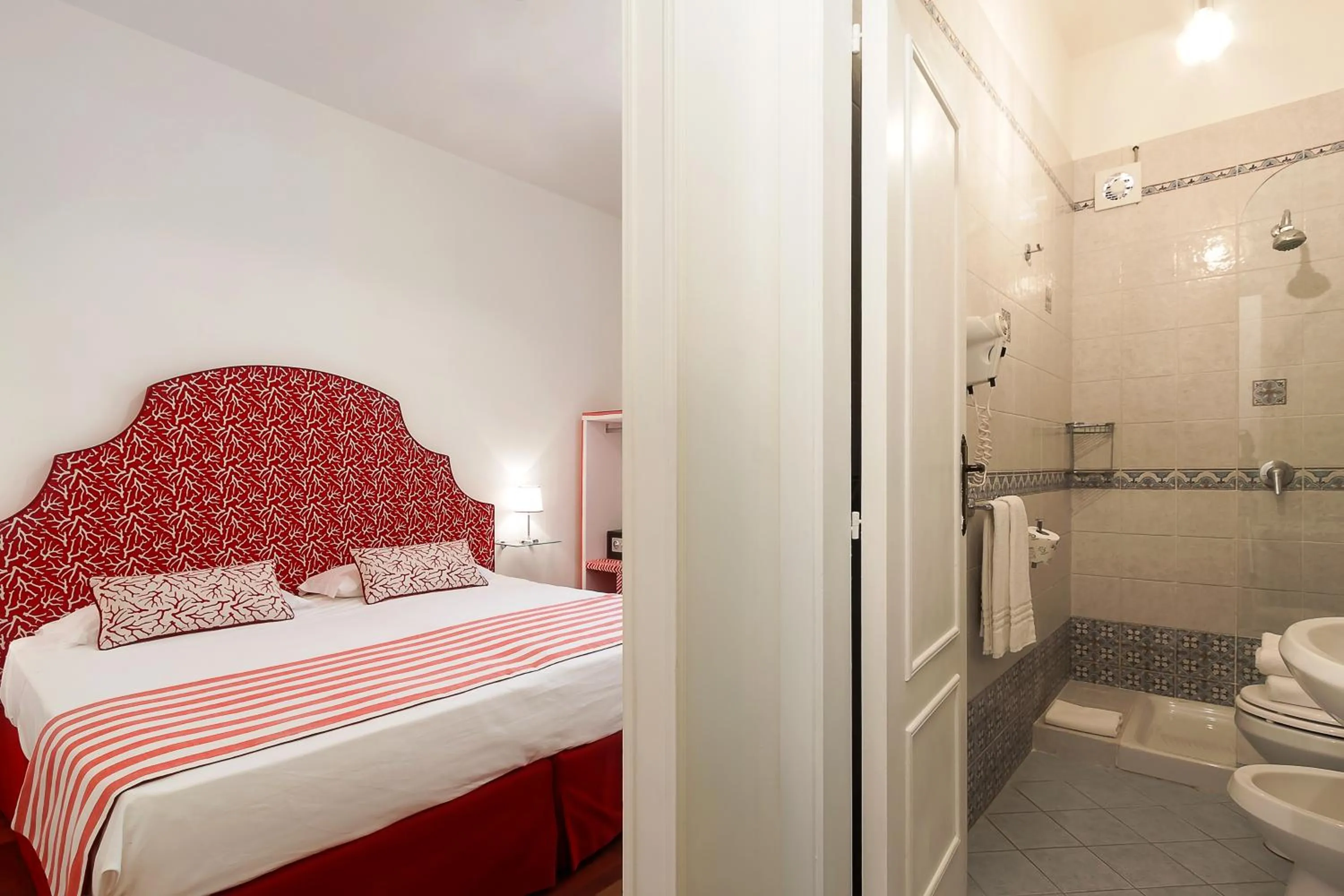 Bathroom, Bed in Palazzo Starace