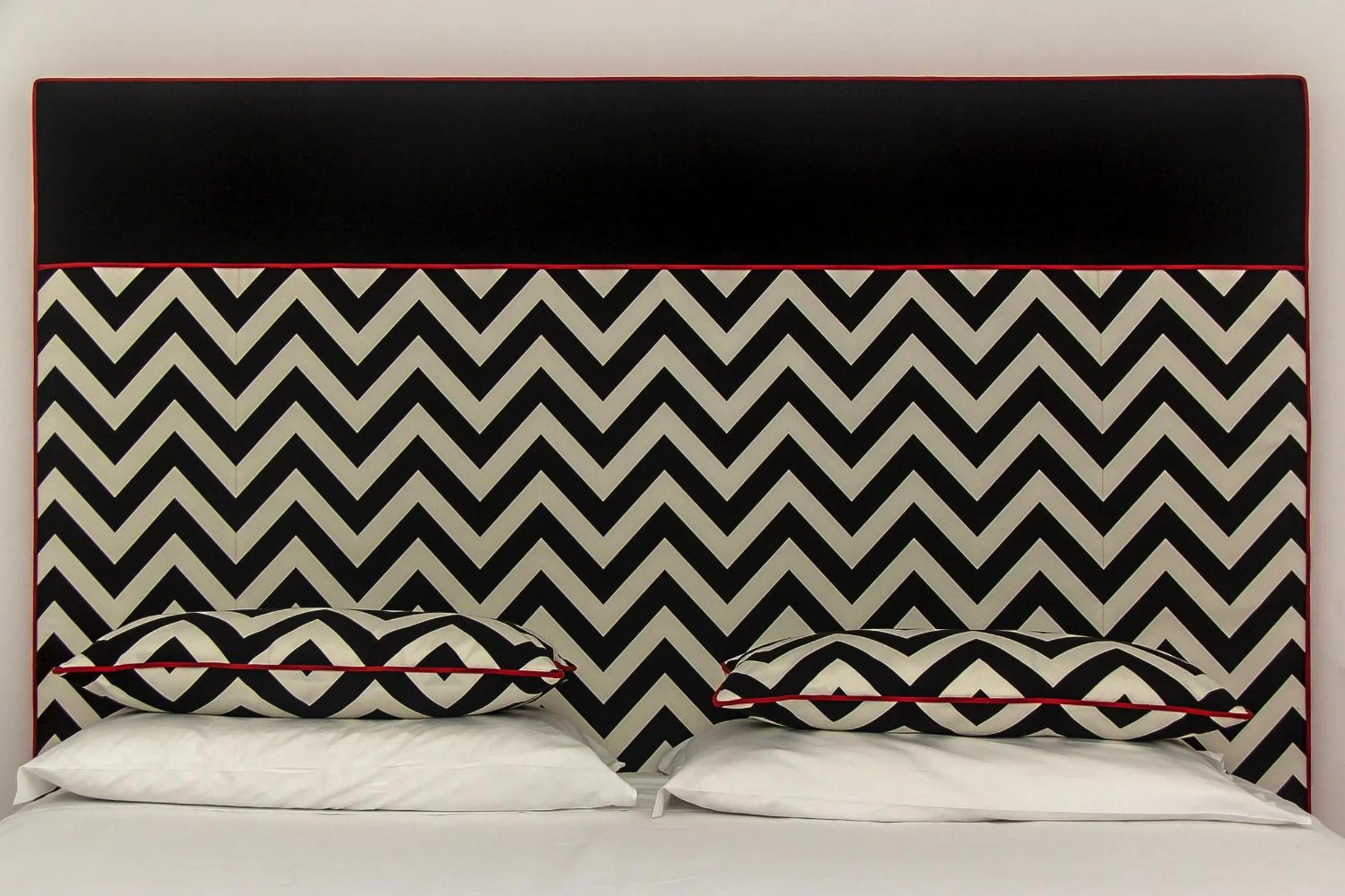 Decorative detail, Bed in Palazzo Starace