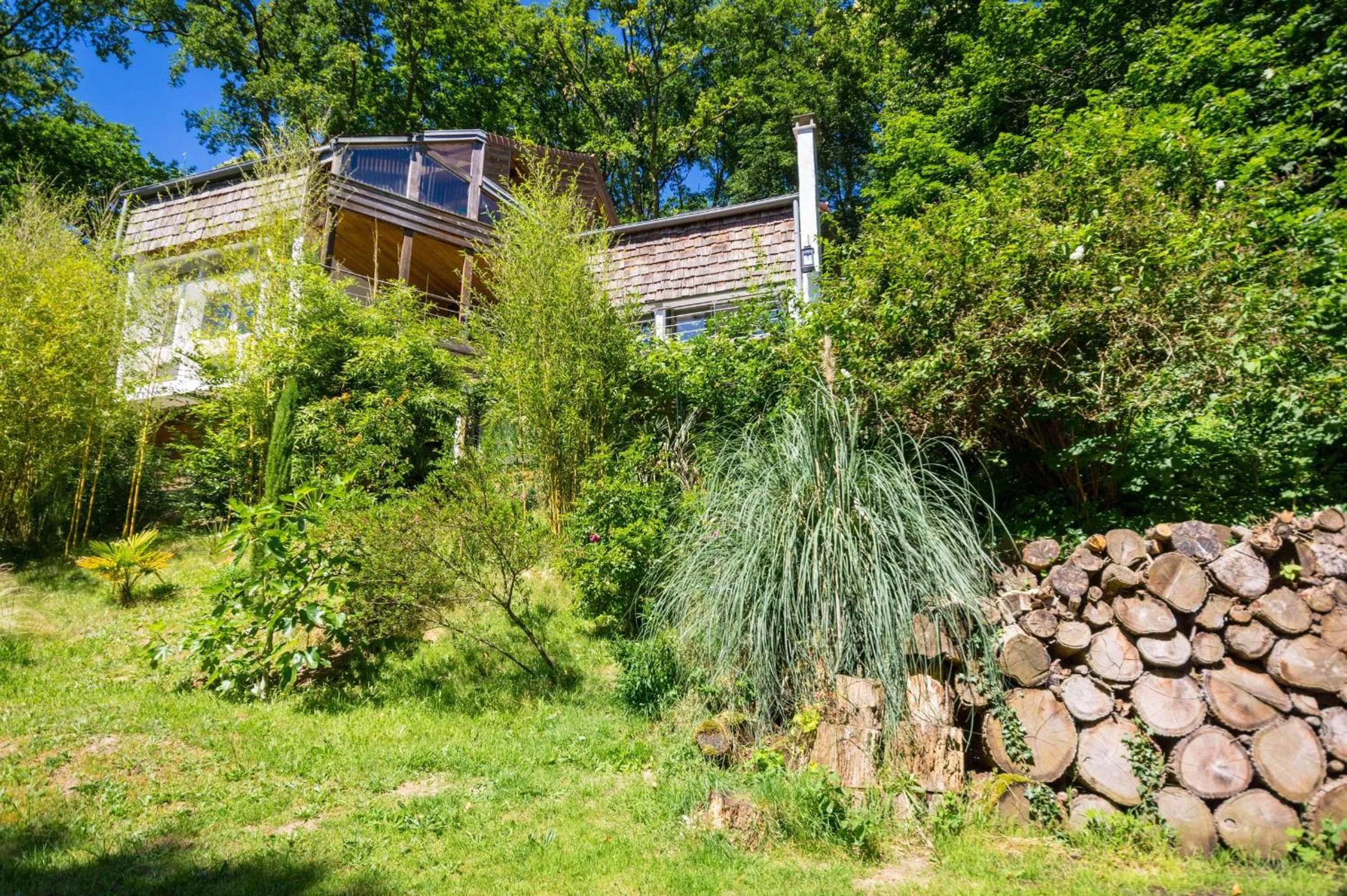 Facade/entrance in Maison des Bois