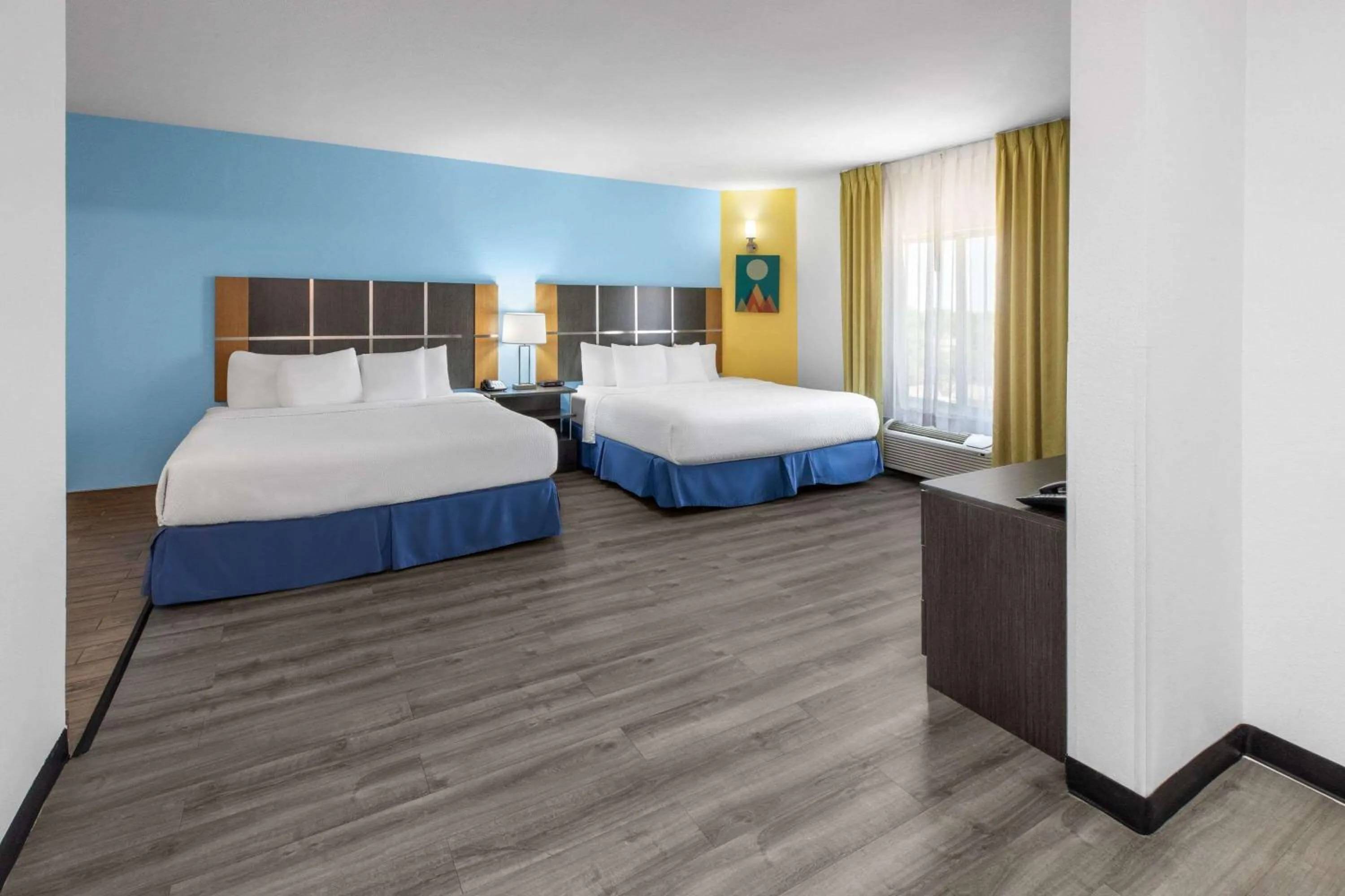 Photo of the whole room, Bed in Days Inn & Suites by Wyndham Lubbock Medical Center