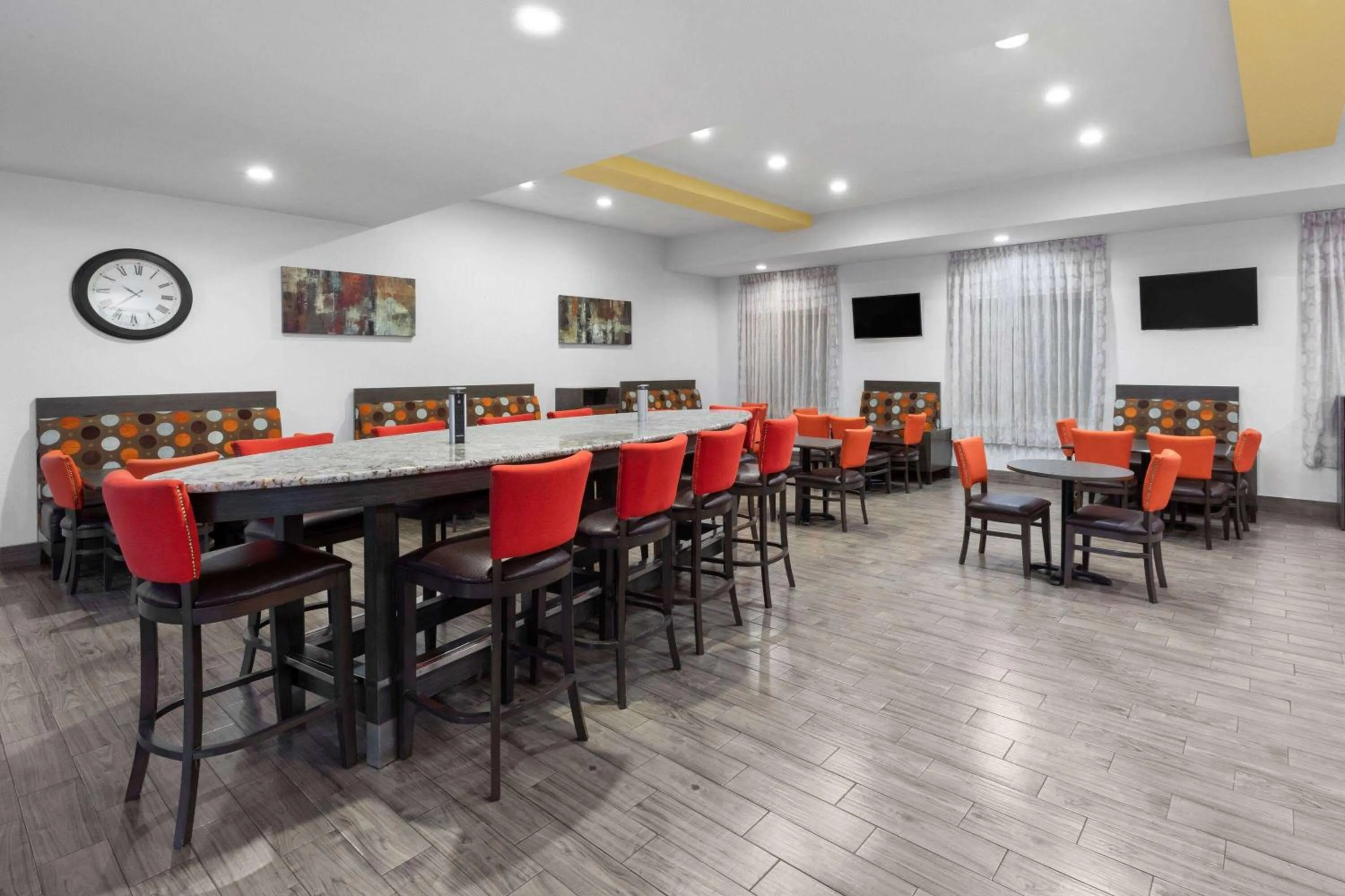 Breakfast in Days Inn & Suites by Wyndham Lubbock Medical Center