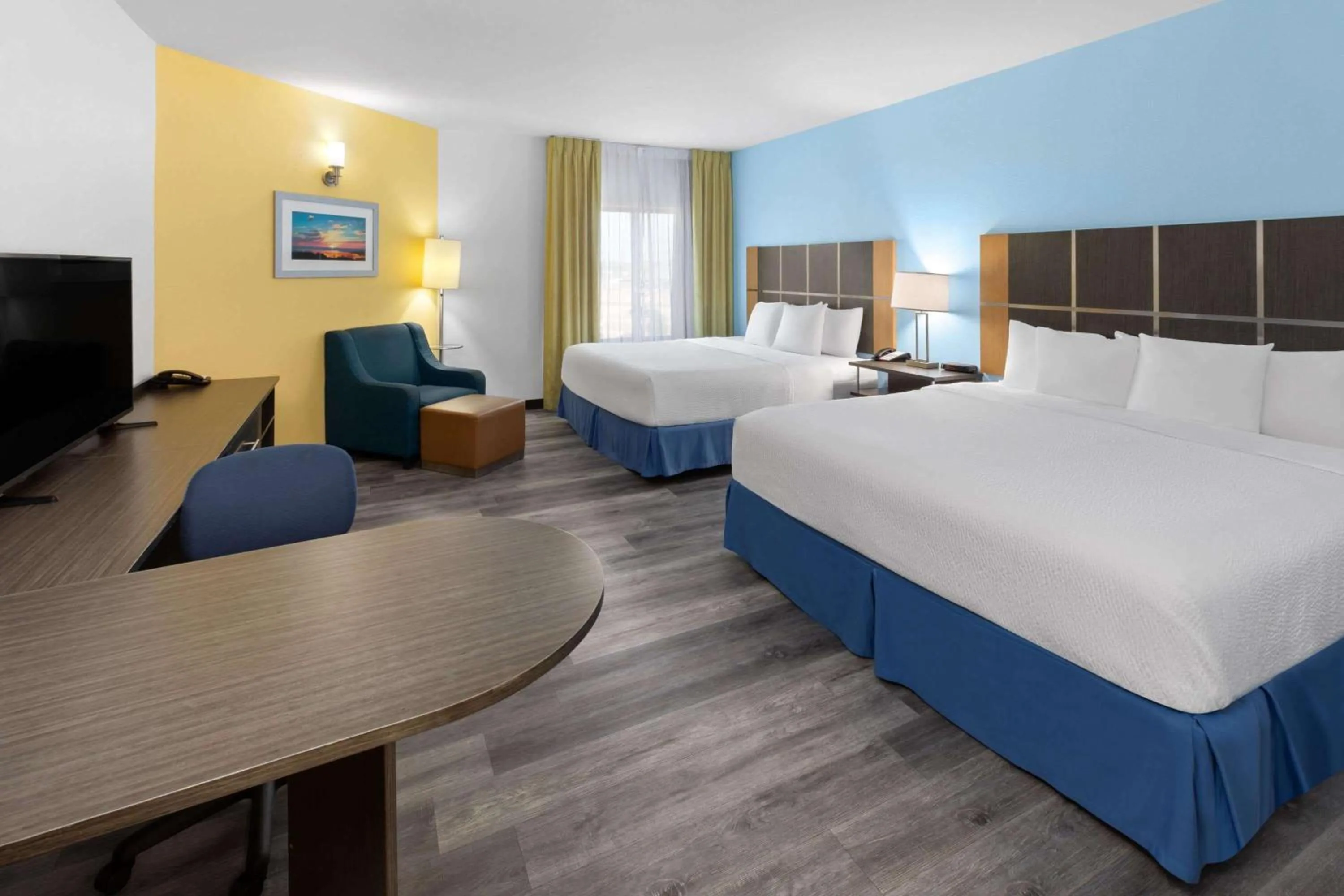 Photo of the whole room, Bed in Days Inn & Suites by Wyndham Lubbock Medical Center