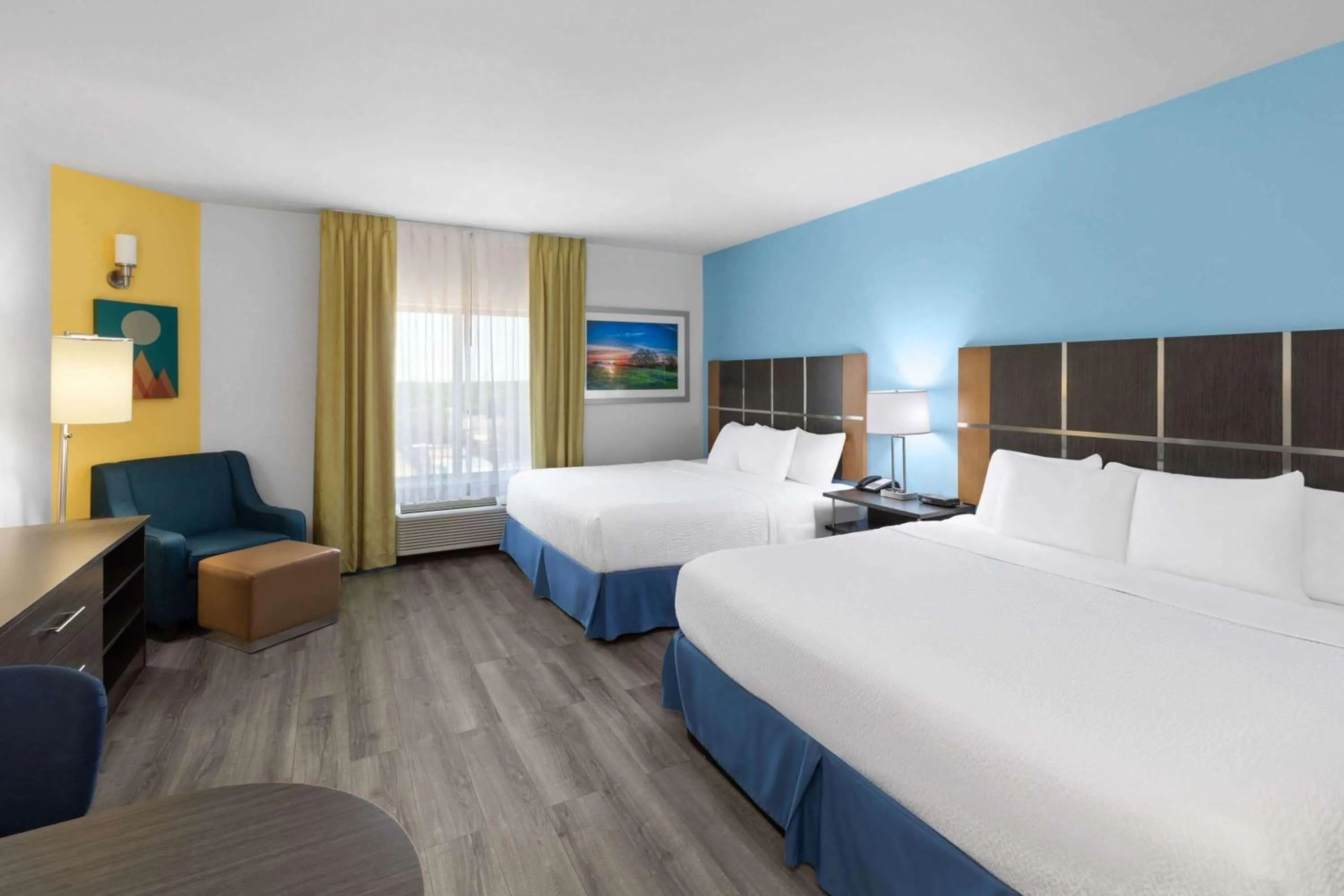 Photo of the whole room, Bed in Days Inn & Suites by Wyndham Lubbock Medical Center