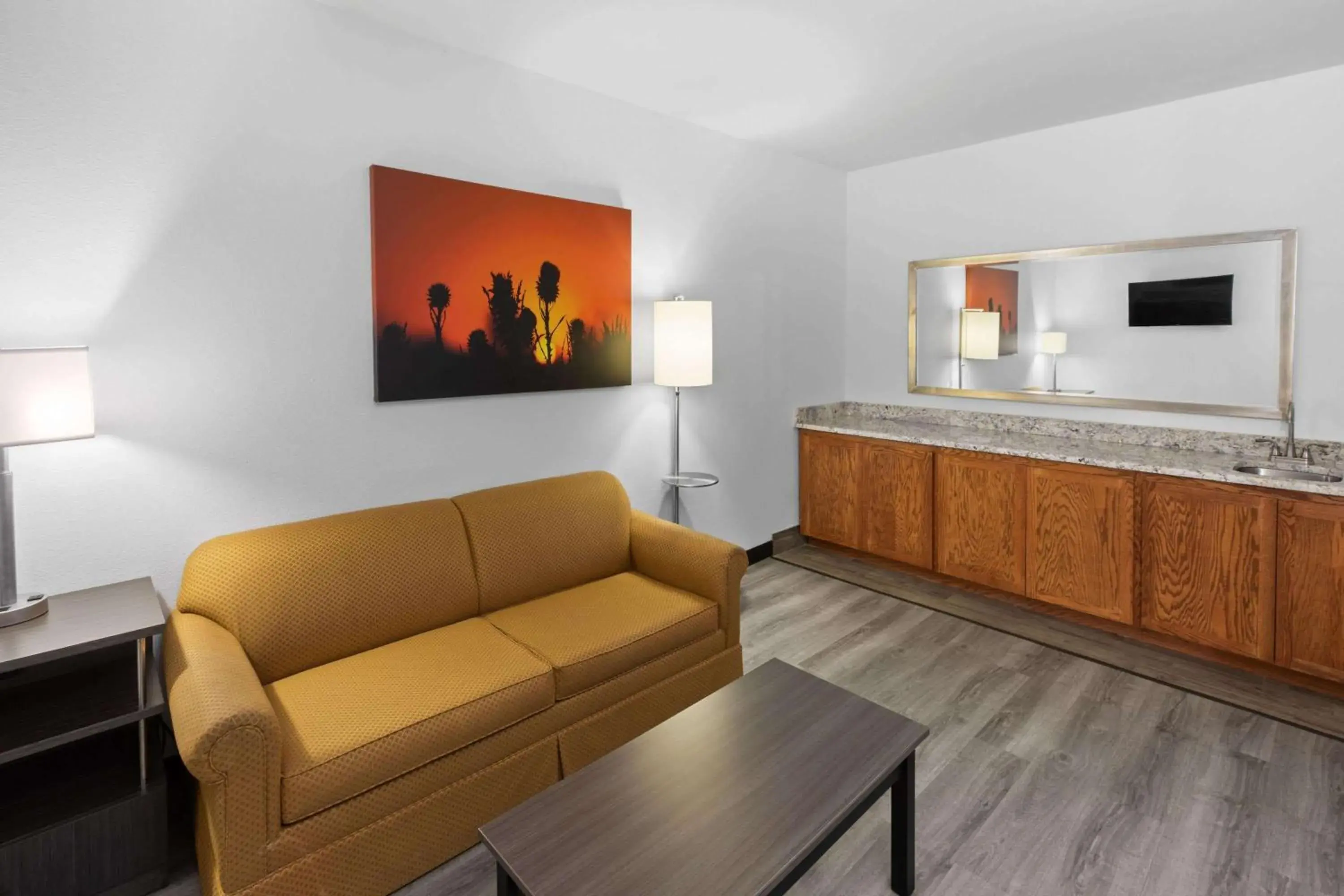 1 King Bed, Mobility/Hearing Access Studio Suite, Tub w/ Grab Bars, Non-Smoking in Days Inn & Suites by Wyndham Lubbock Medical Center 1 King Bed, Mobility/Hearing Access Studio Suite, Tub w/ Grab Bars, Non-Smoking in Days Inn & Suites by Wyndham Lubbock Medical Center