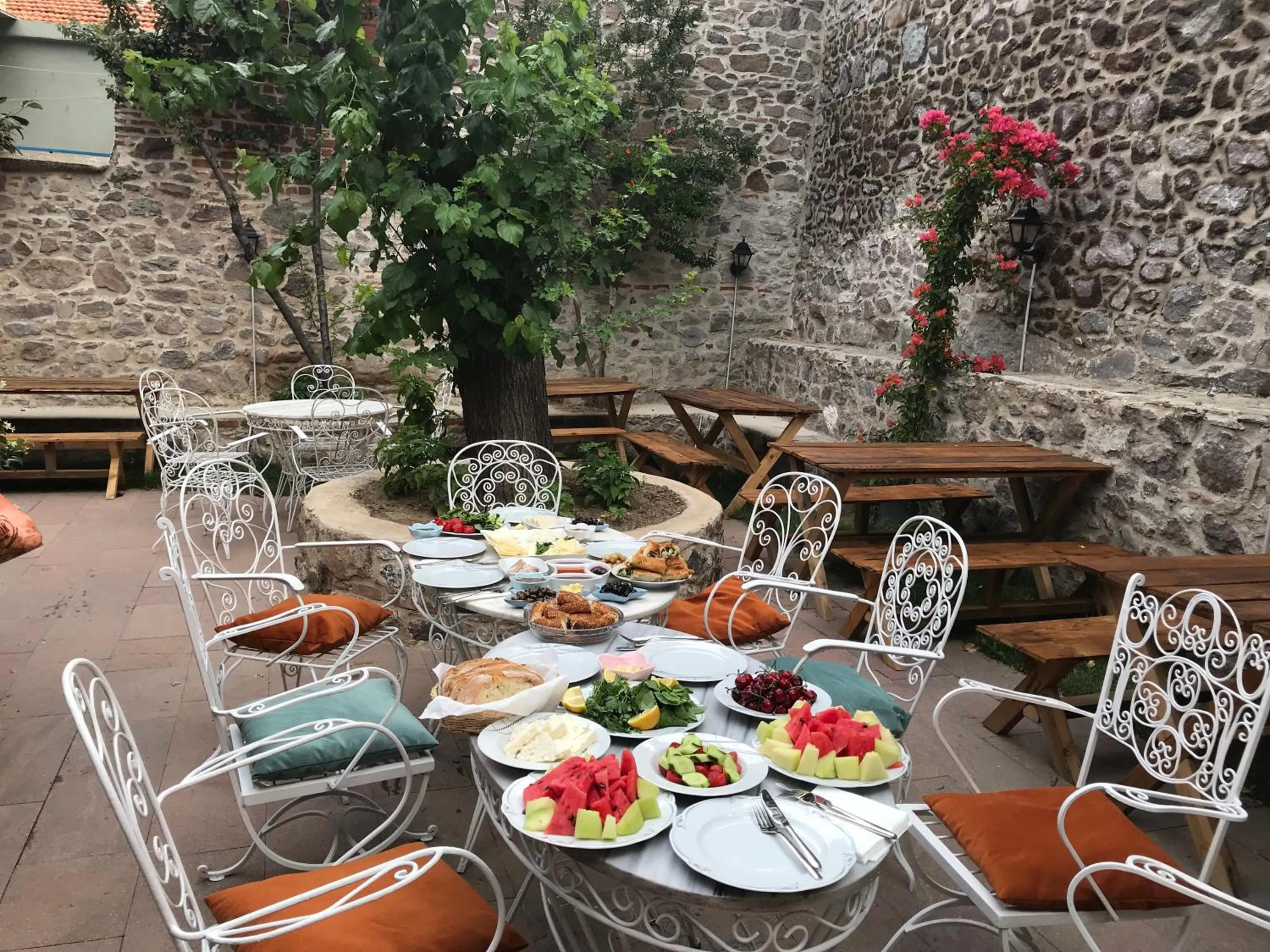 Food and drinks in Dutlu Konak