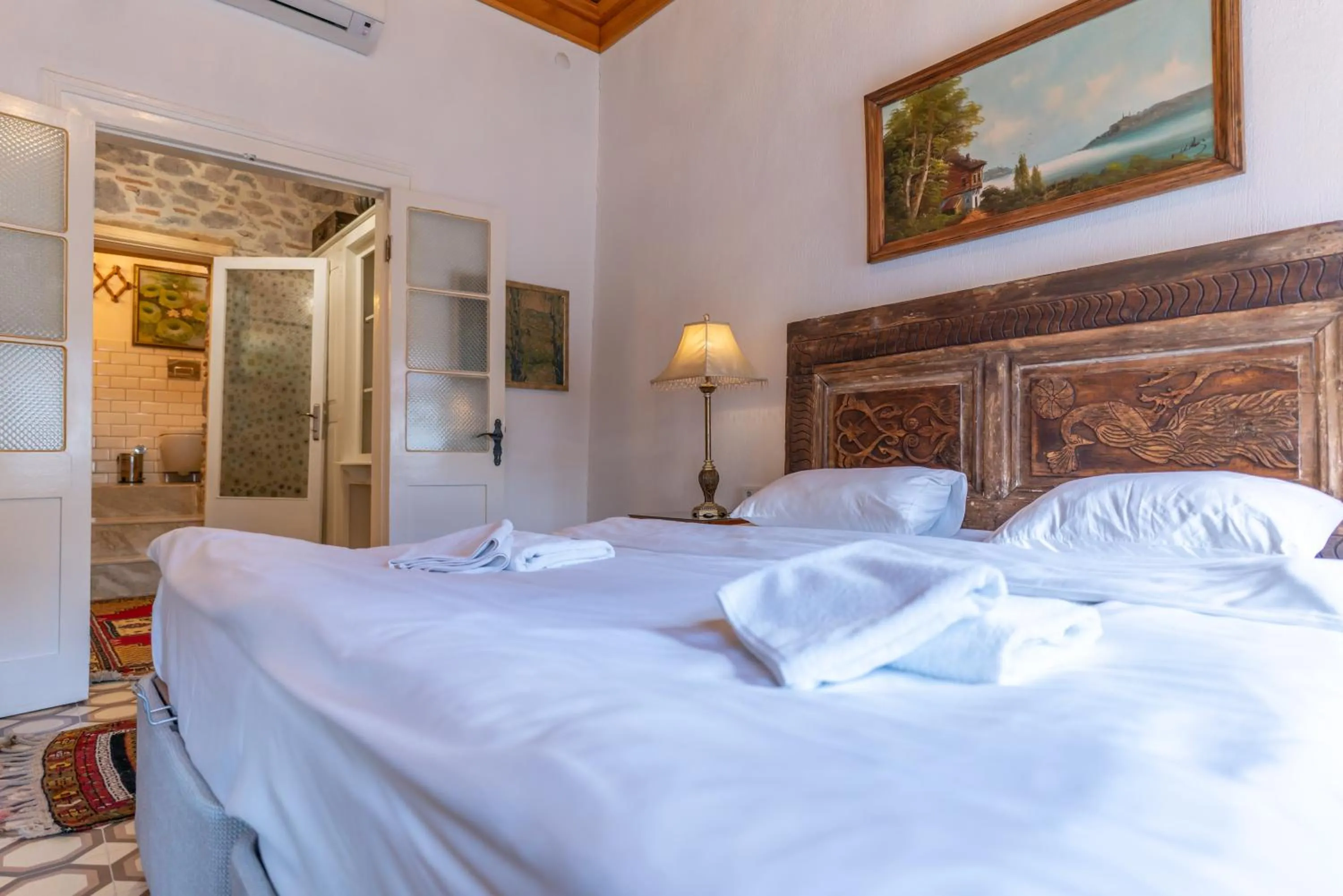 Bathroom, Bed in Dutlu Konak