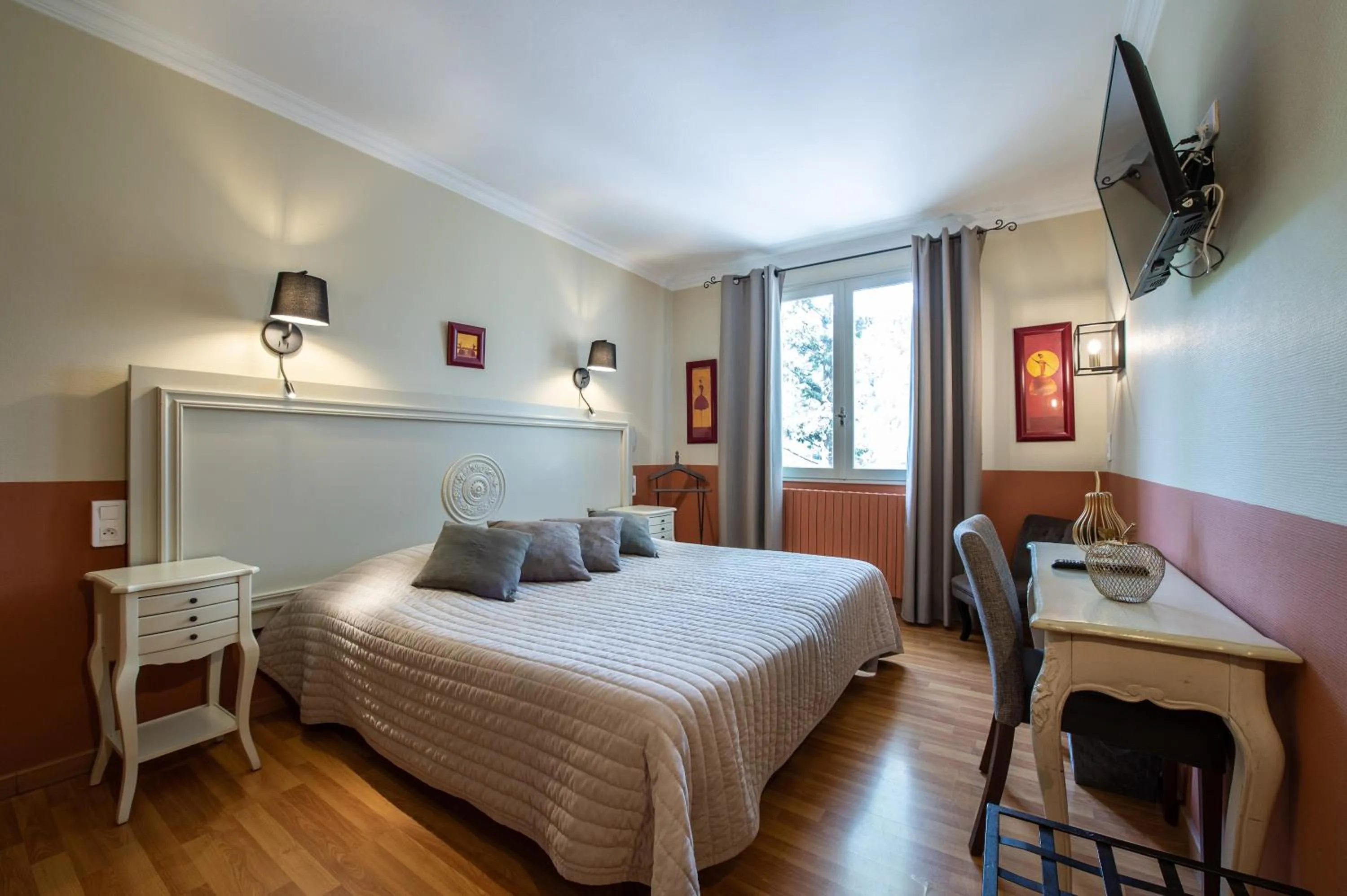 Property building, Bed in Les Florets