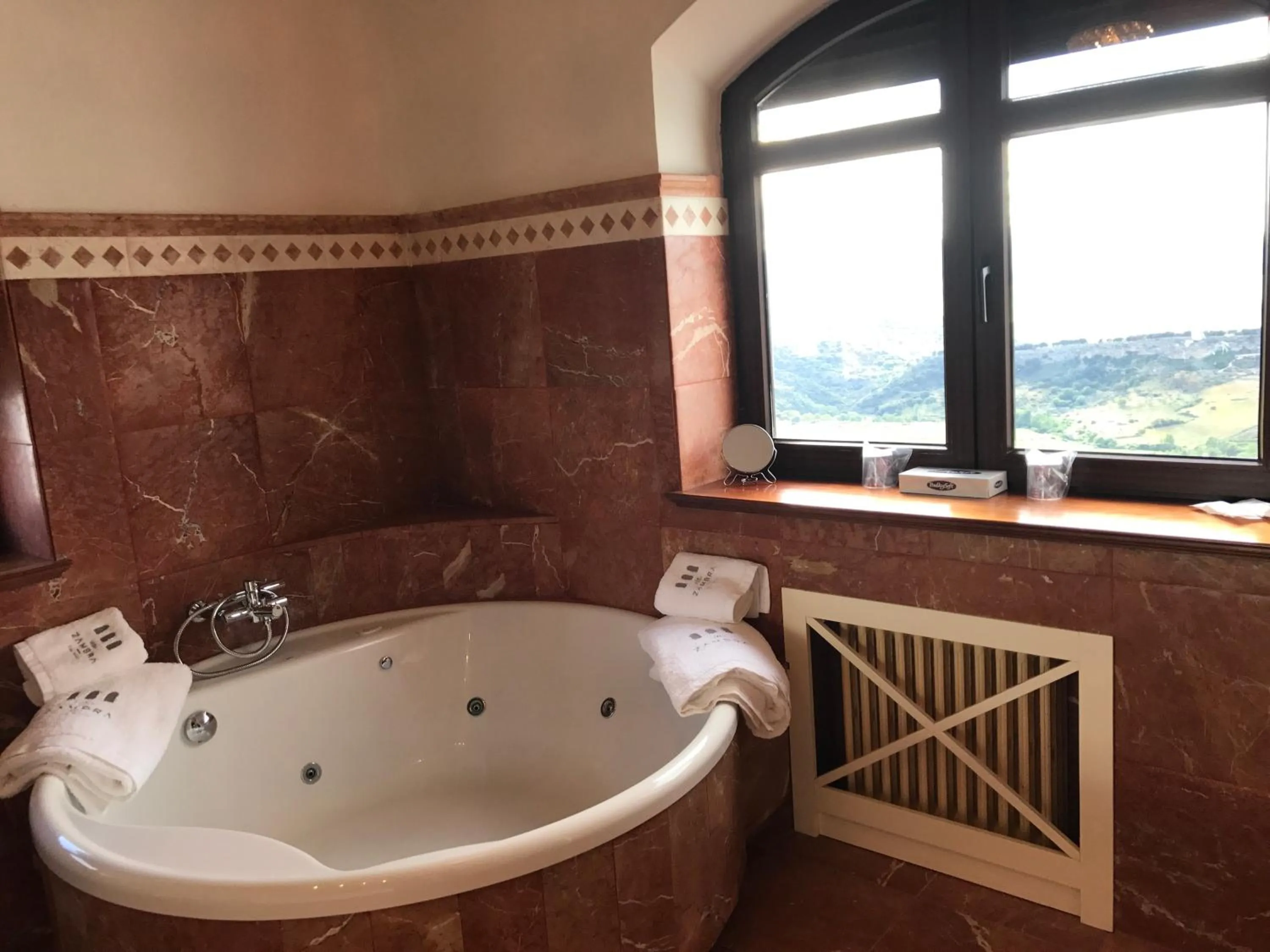 Hot Tub in Casa Palacio VillaZambra