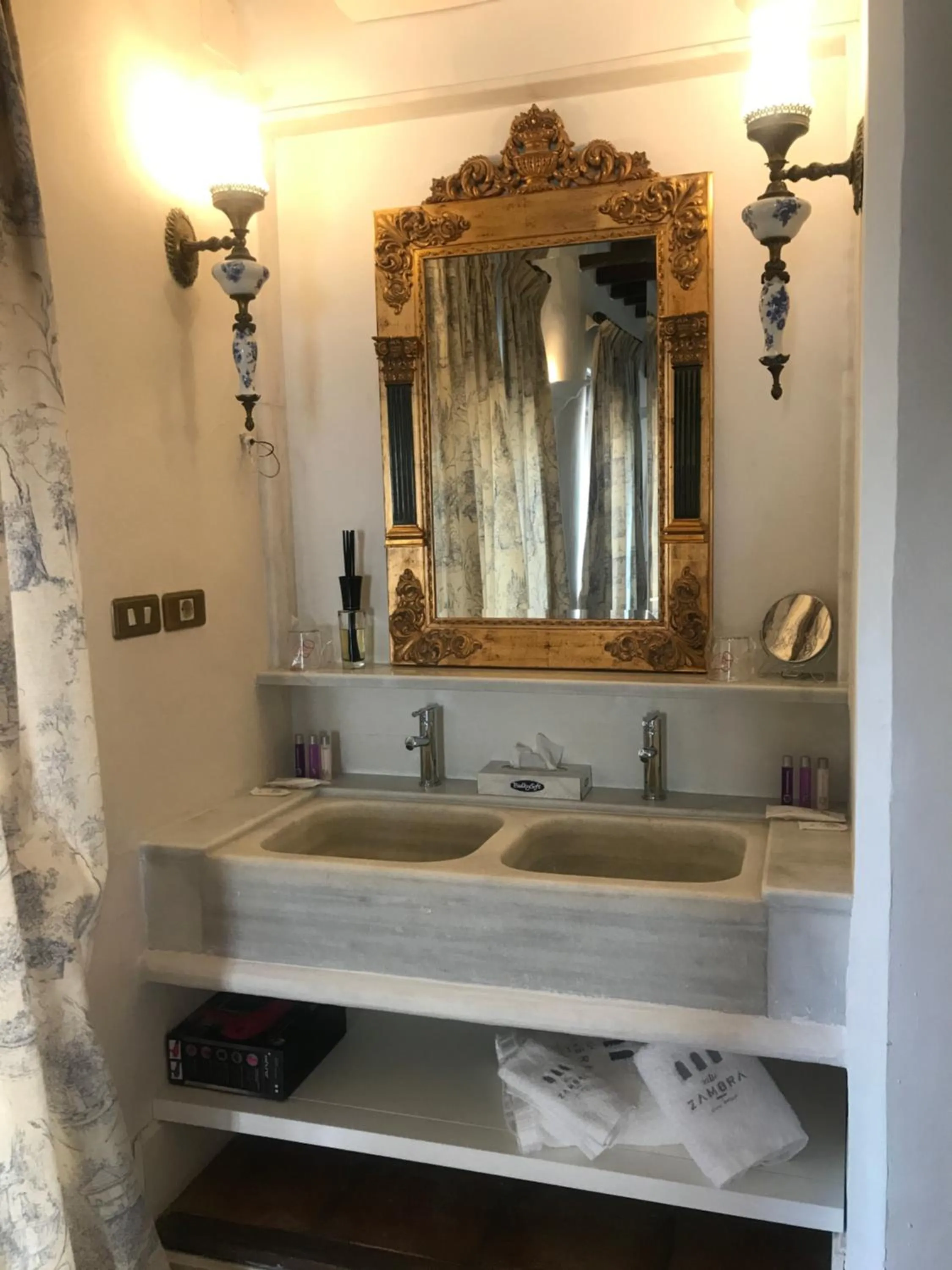 Bathroom in Casa Palacio VillaZambra