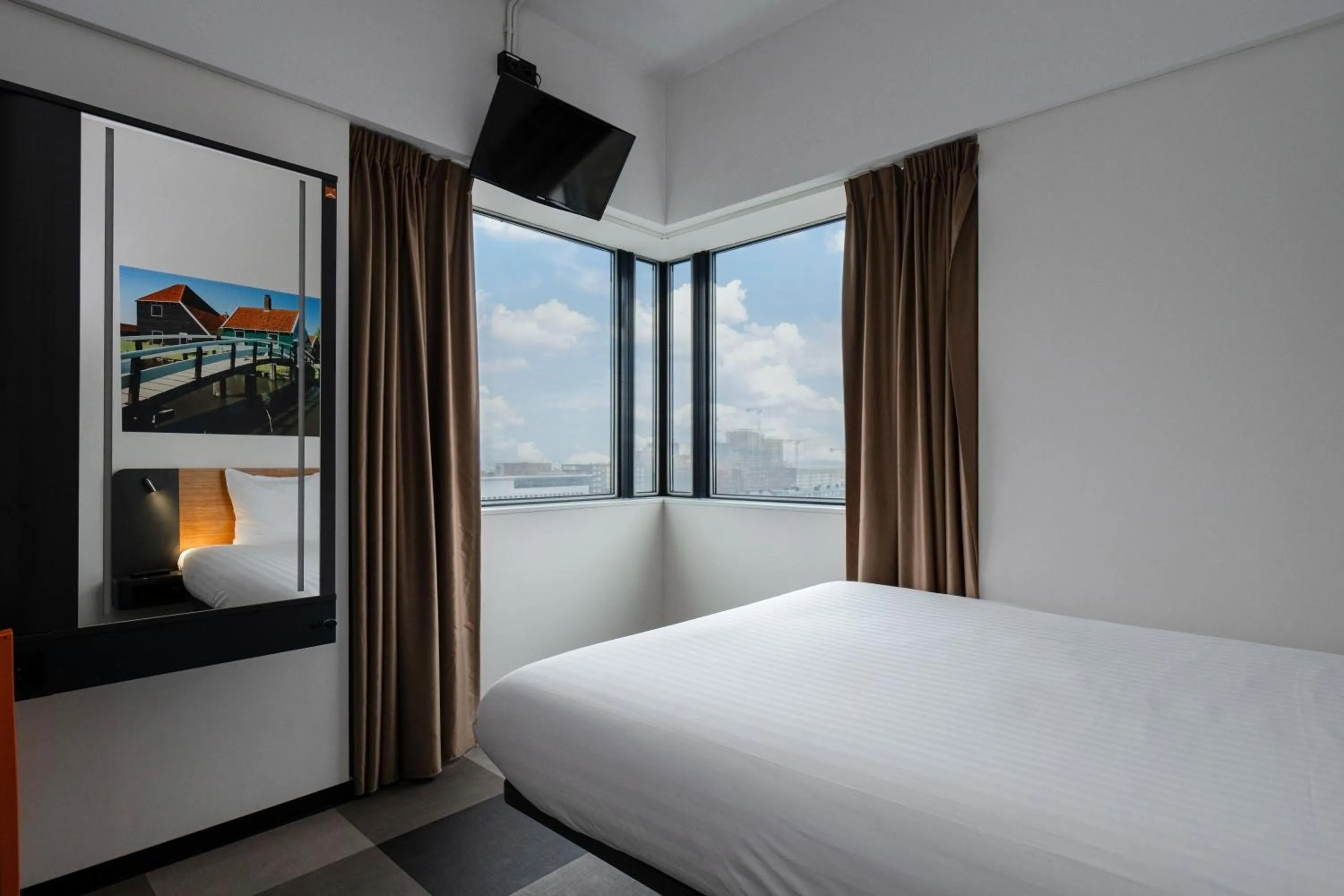 Bedroom, Bed in easyHotel Amsterdam Zaandam