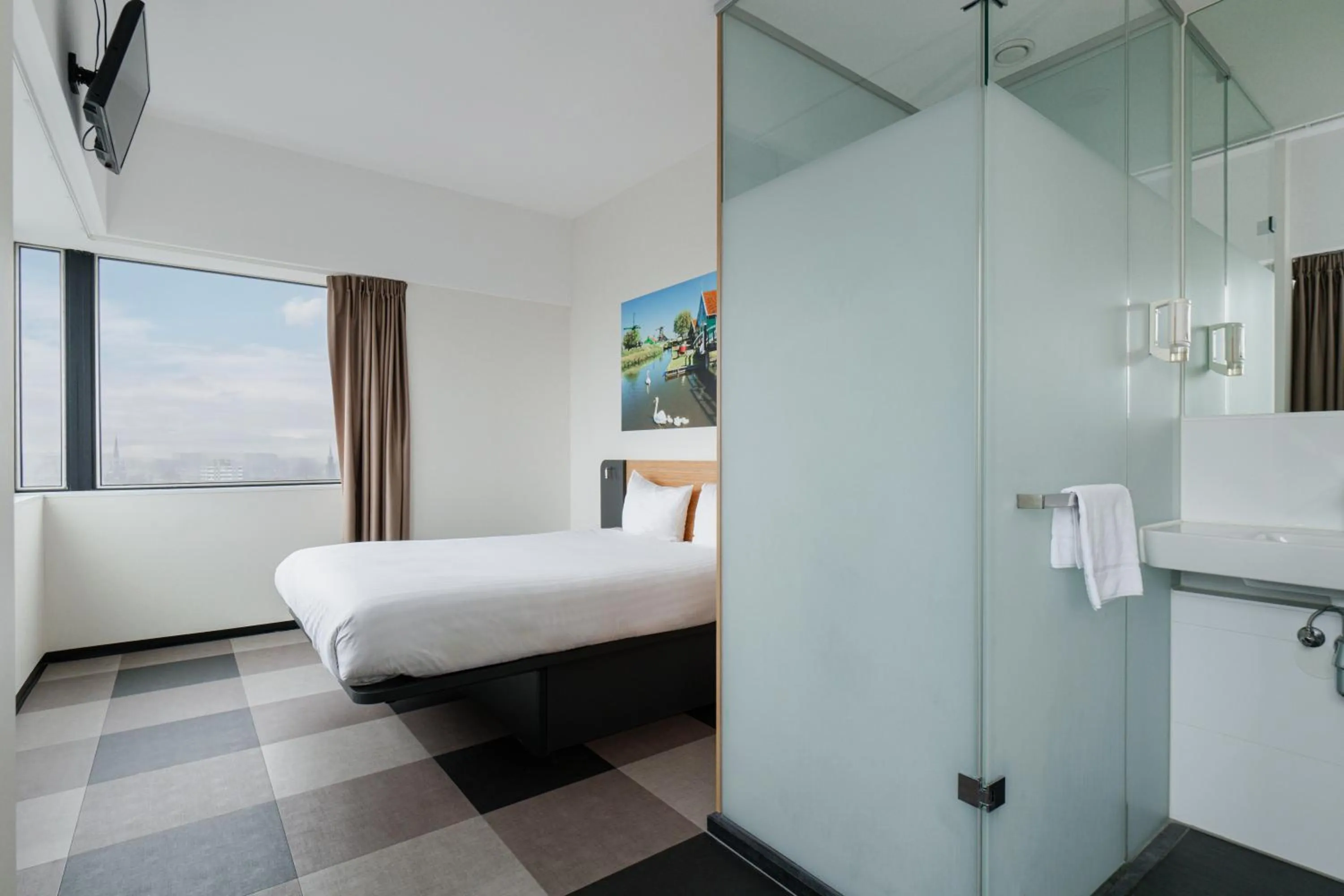 Bedroom, Bed in easyHotel Amsterdam Zaandam