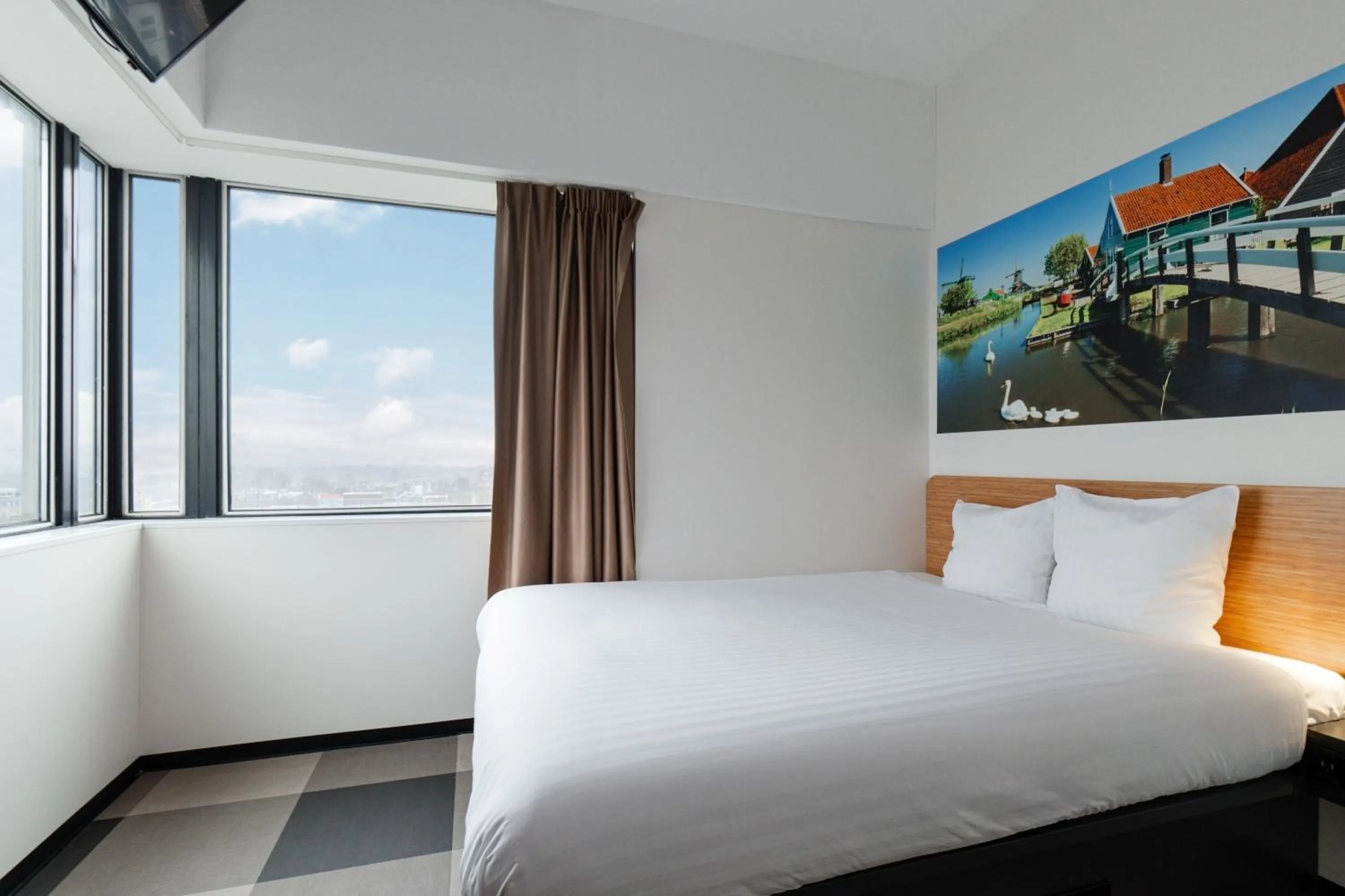 Bedroom, Bed in easyHotel Amsterdam Zaandam