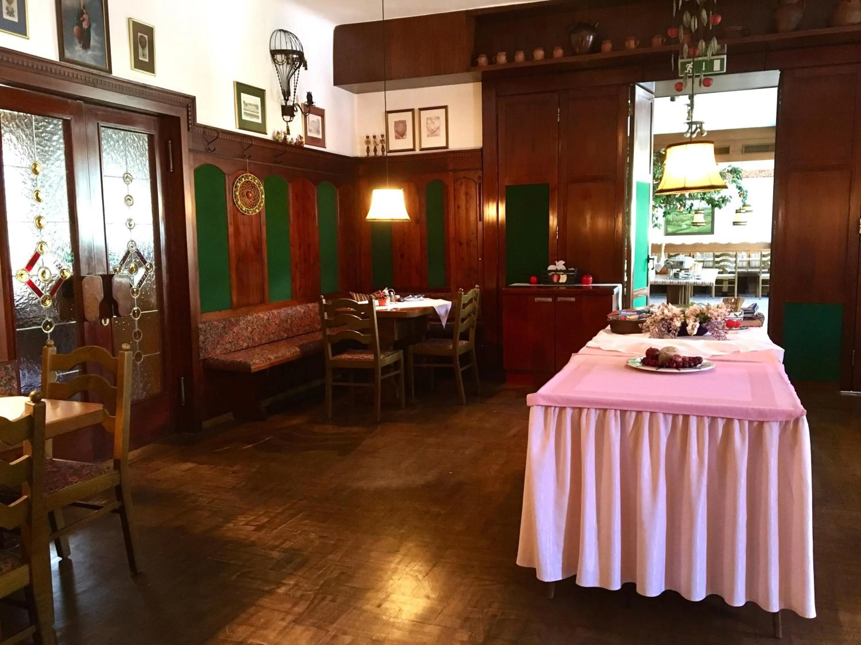 Restaurant/places to eat in Apfelwirt