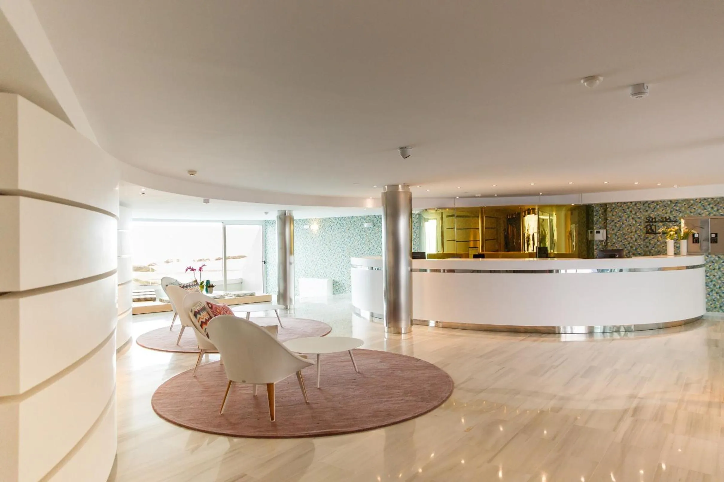 Lobby or reception in Santa Monica Suites Hotel