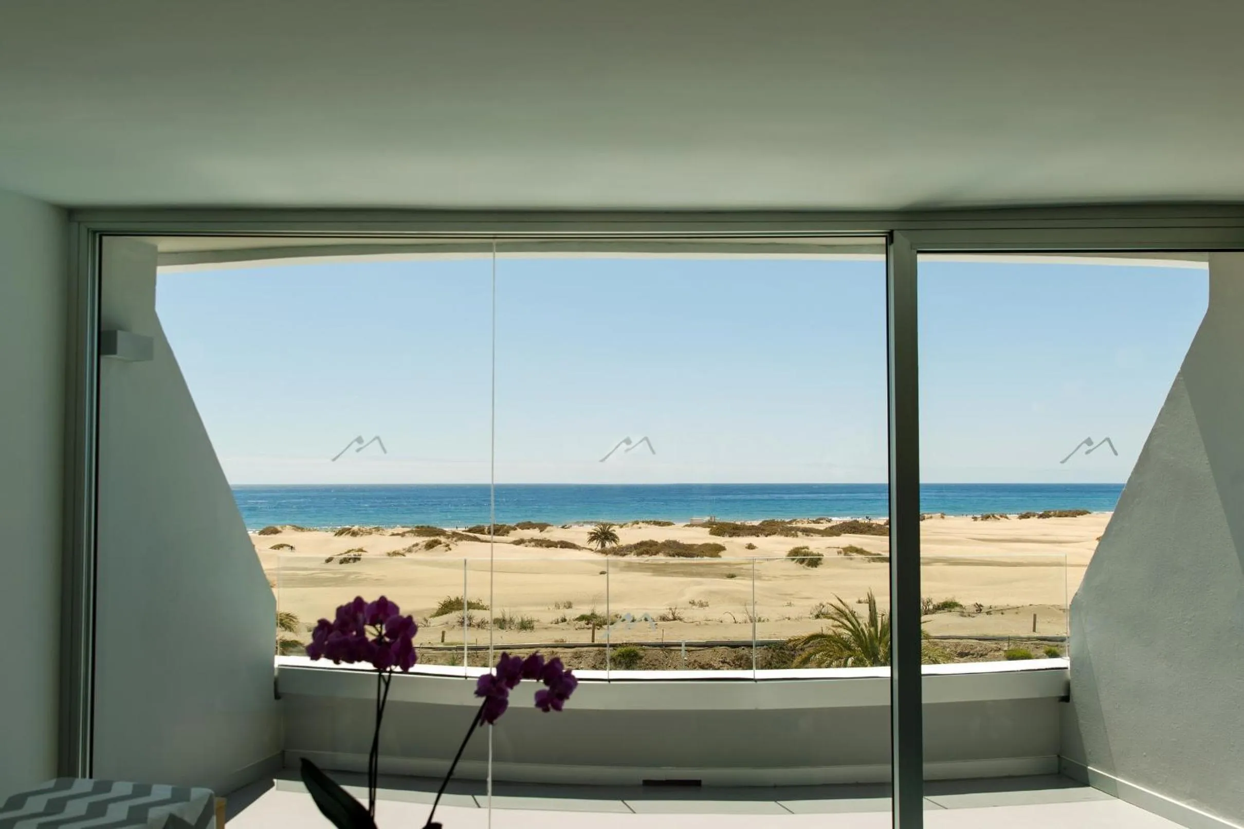 Lobby or reception in Santa Monica Suites Hotel