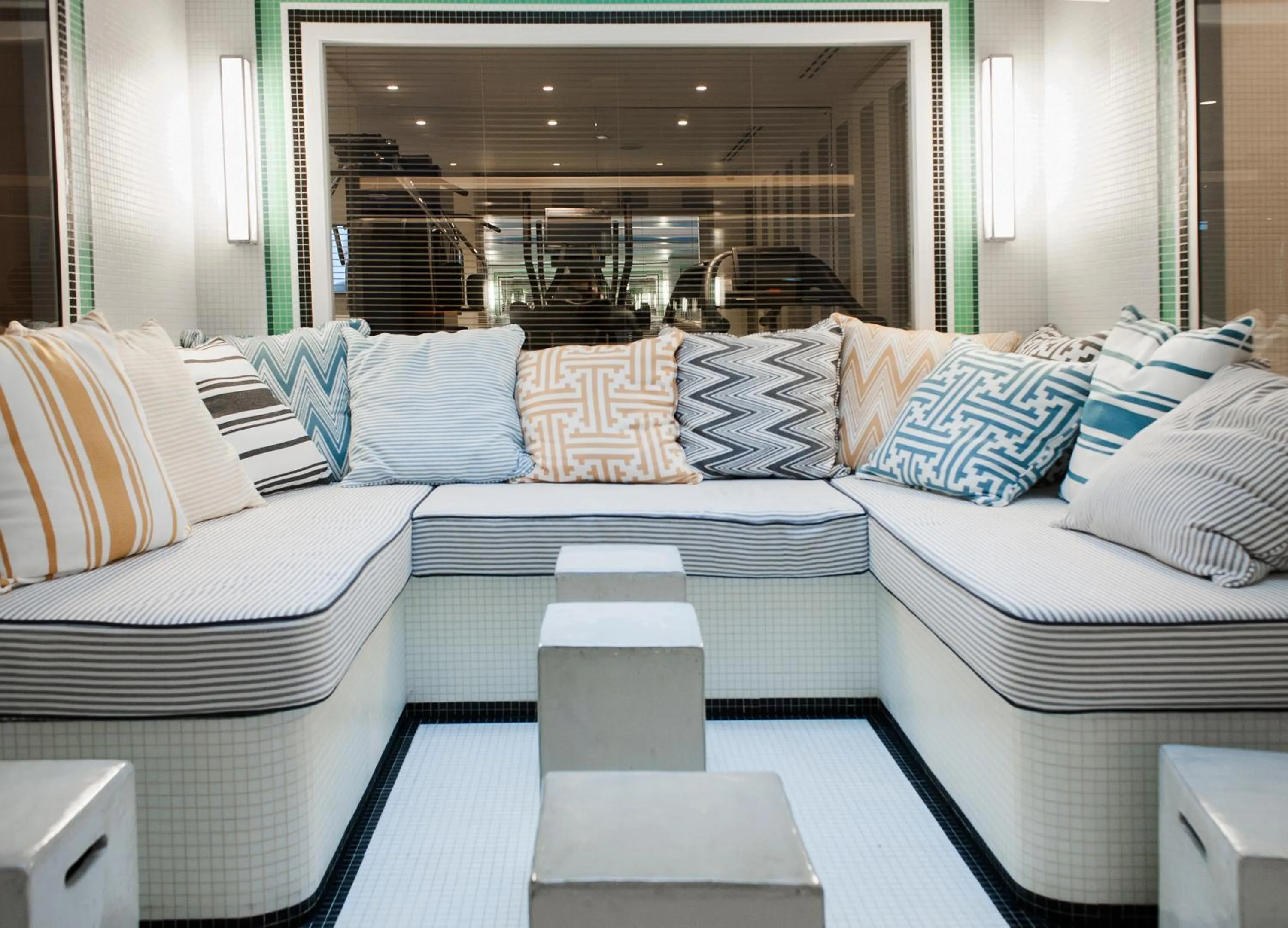 Swimming pool in Hotel Eiffel Blomet