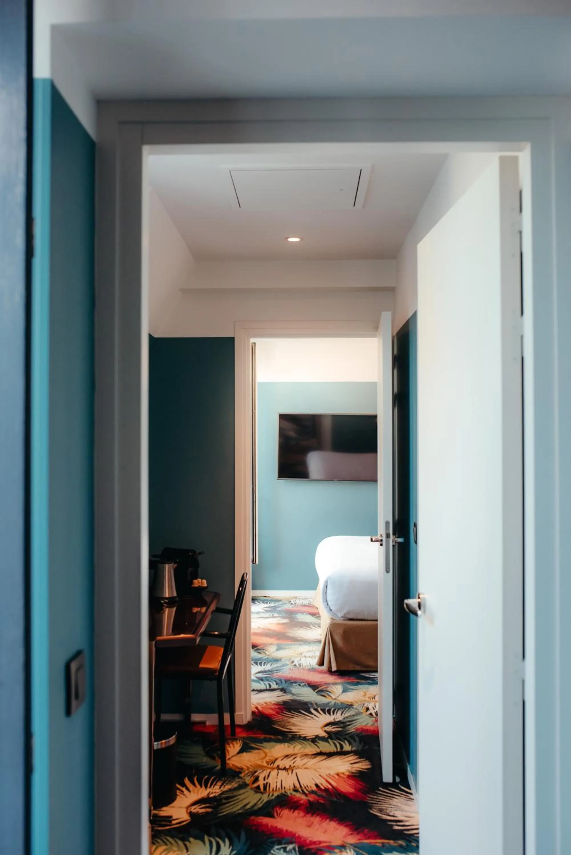 Photo of the whole room, Bed in Hotel Eiffel Blomet