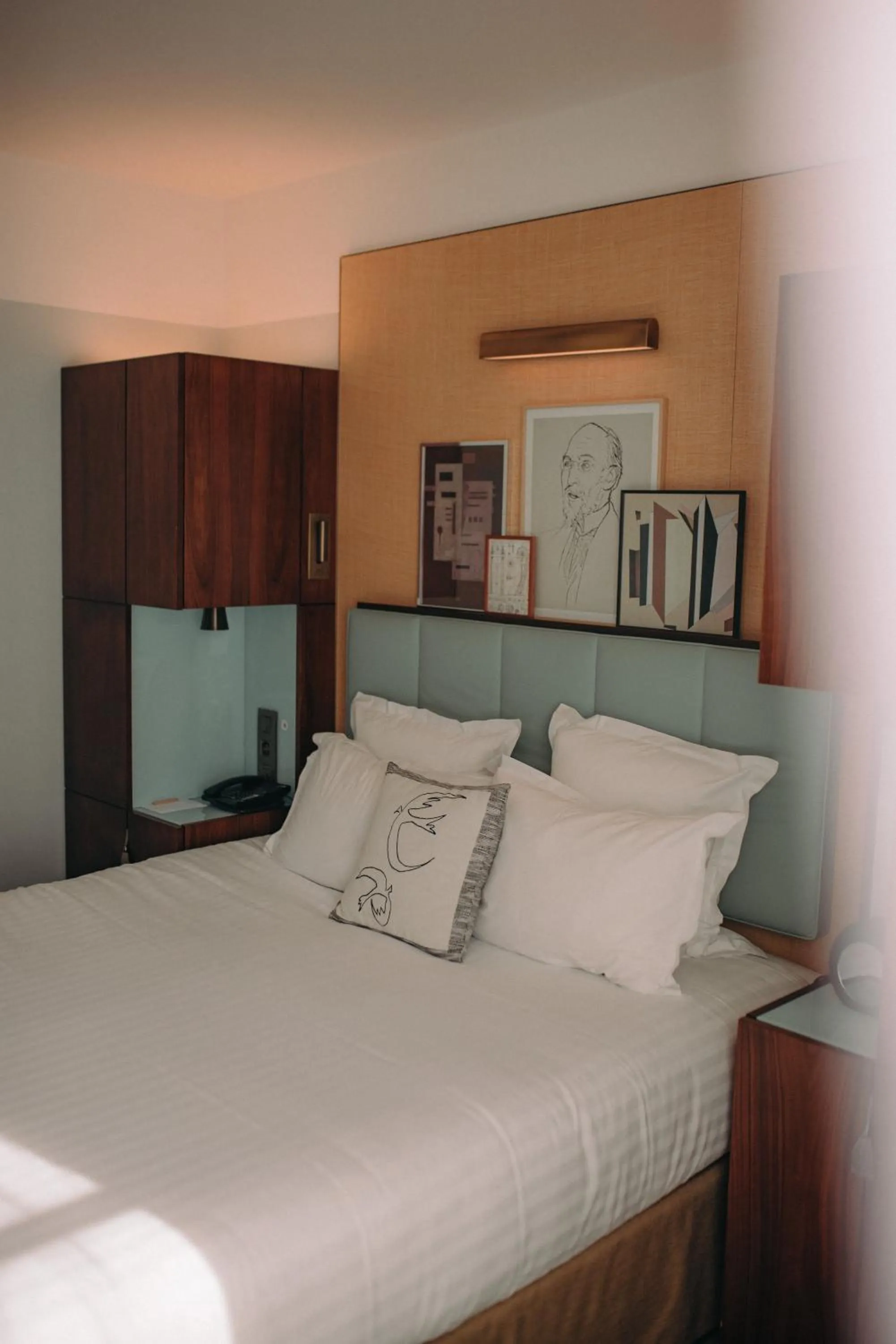 Bed in Hotel Eiffel Blomet