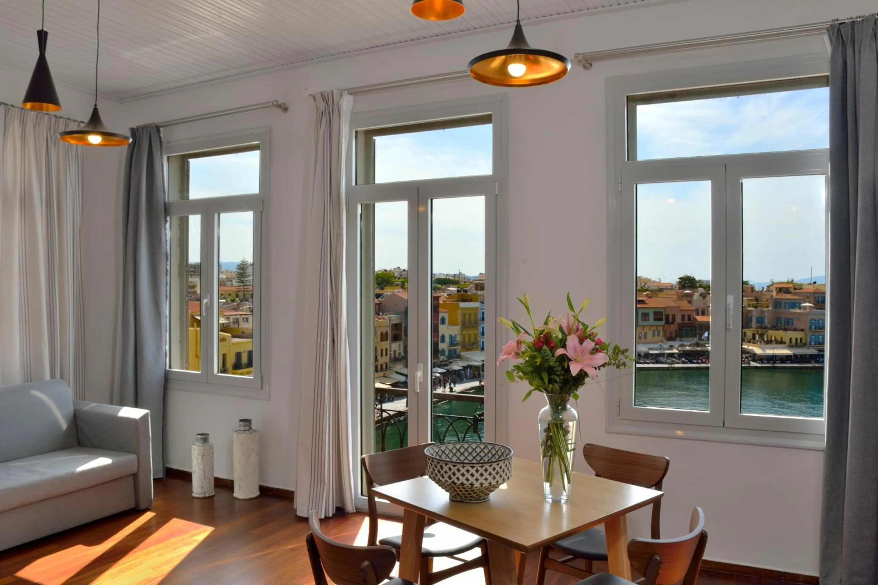 Area and facilities in Elia Estia