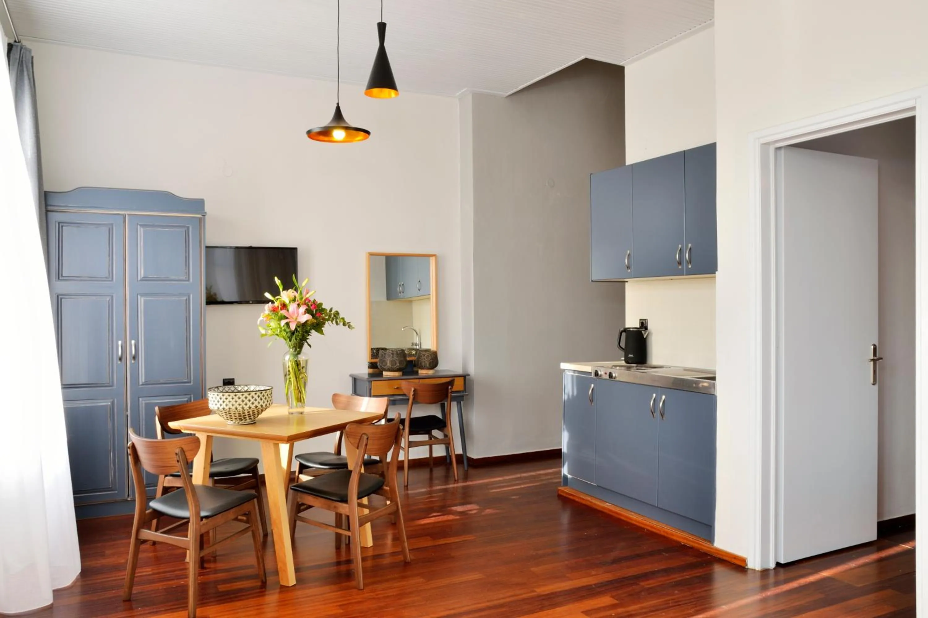 Area and facilities in Elia Estia