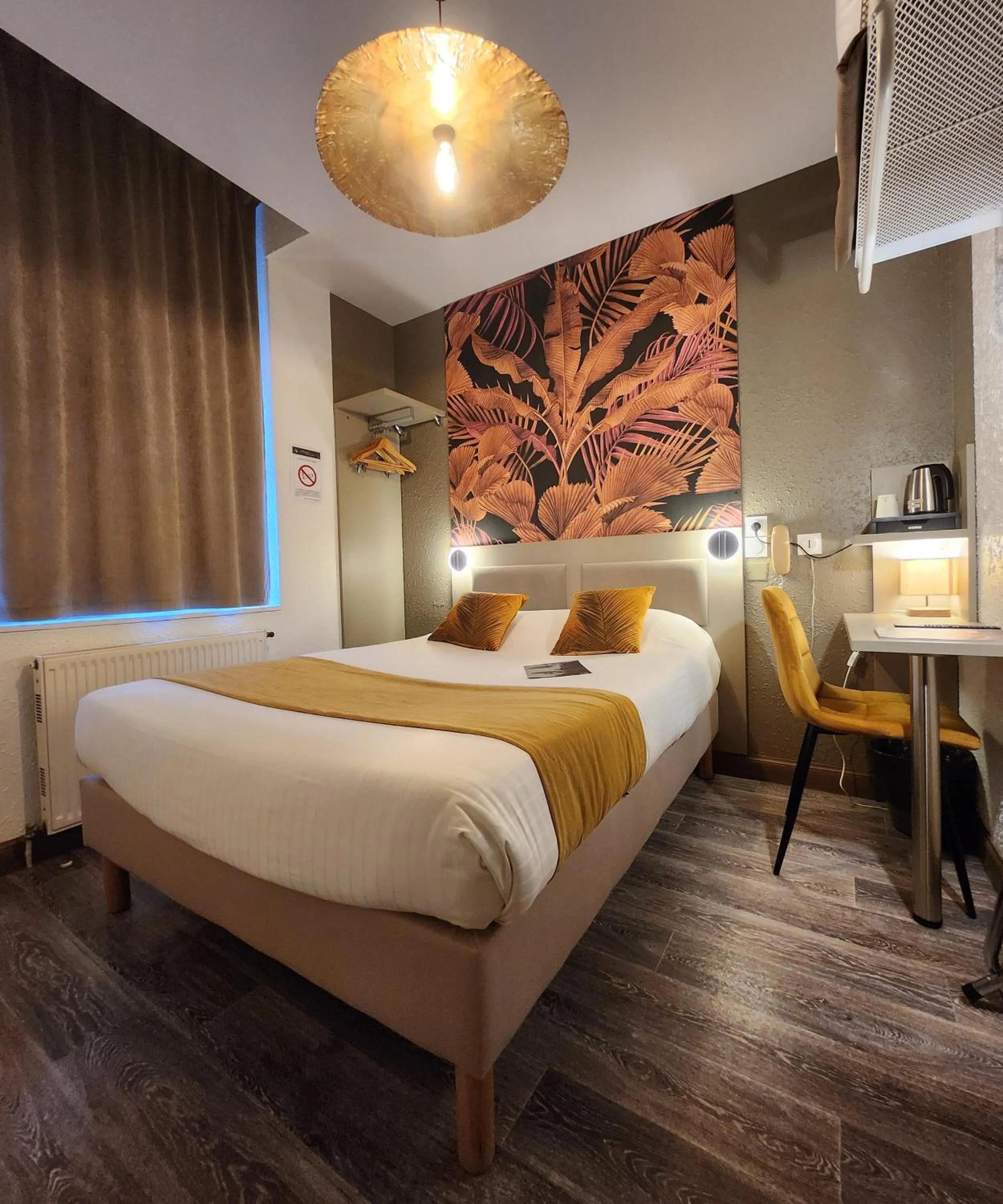 Bedroom, Bed in Cit'Hotel Le Cheval Blanc, Cognac Centre