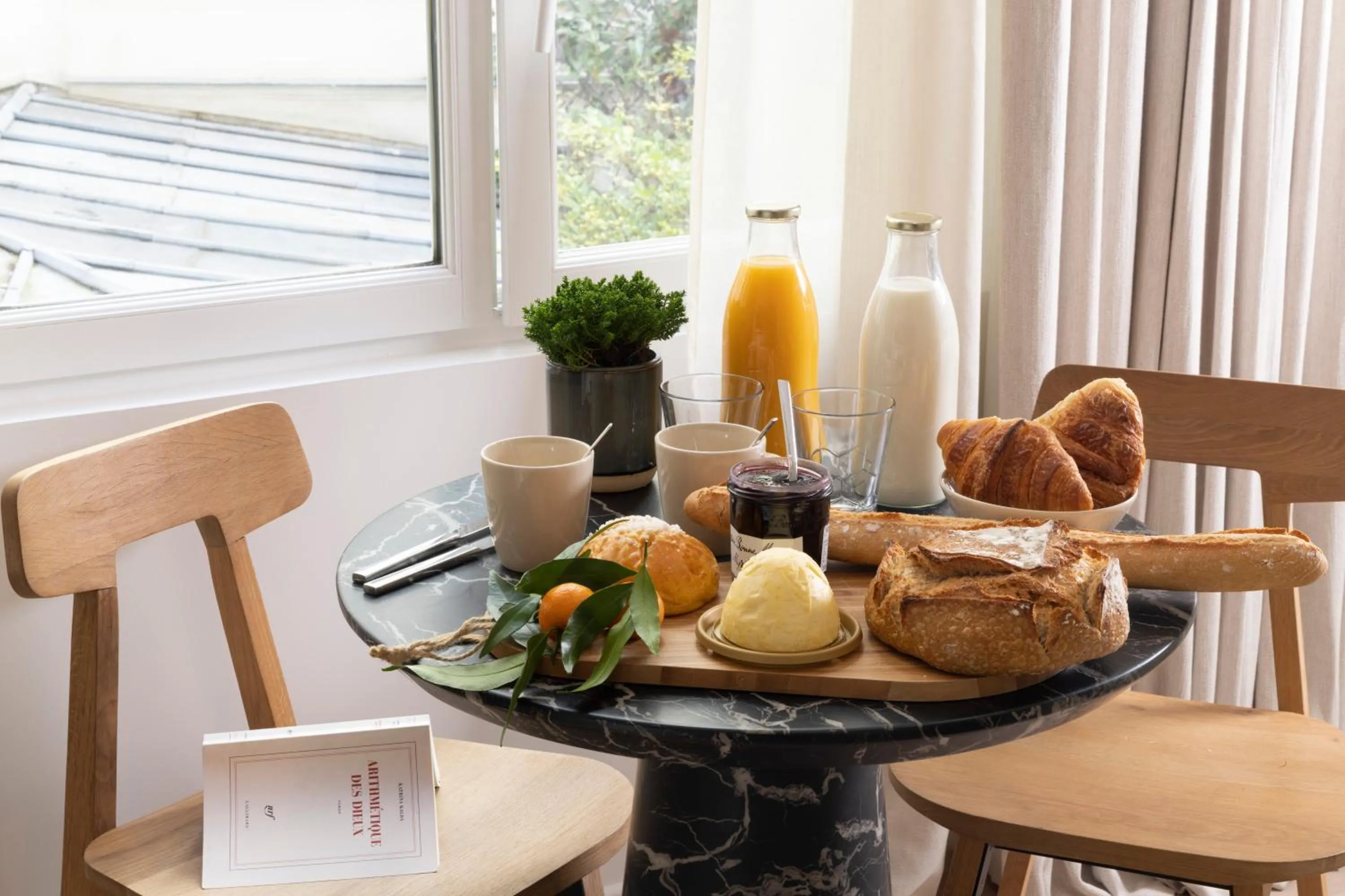Dining area in Yuna Blanche - Serviced Apartments