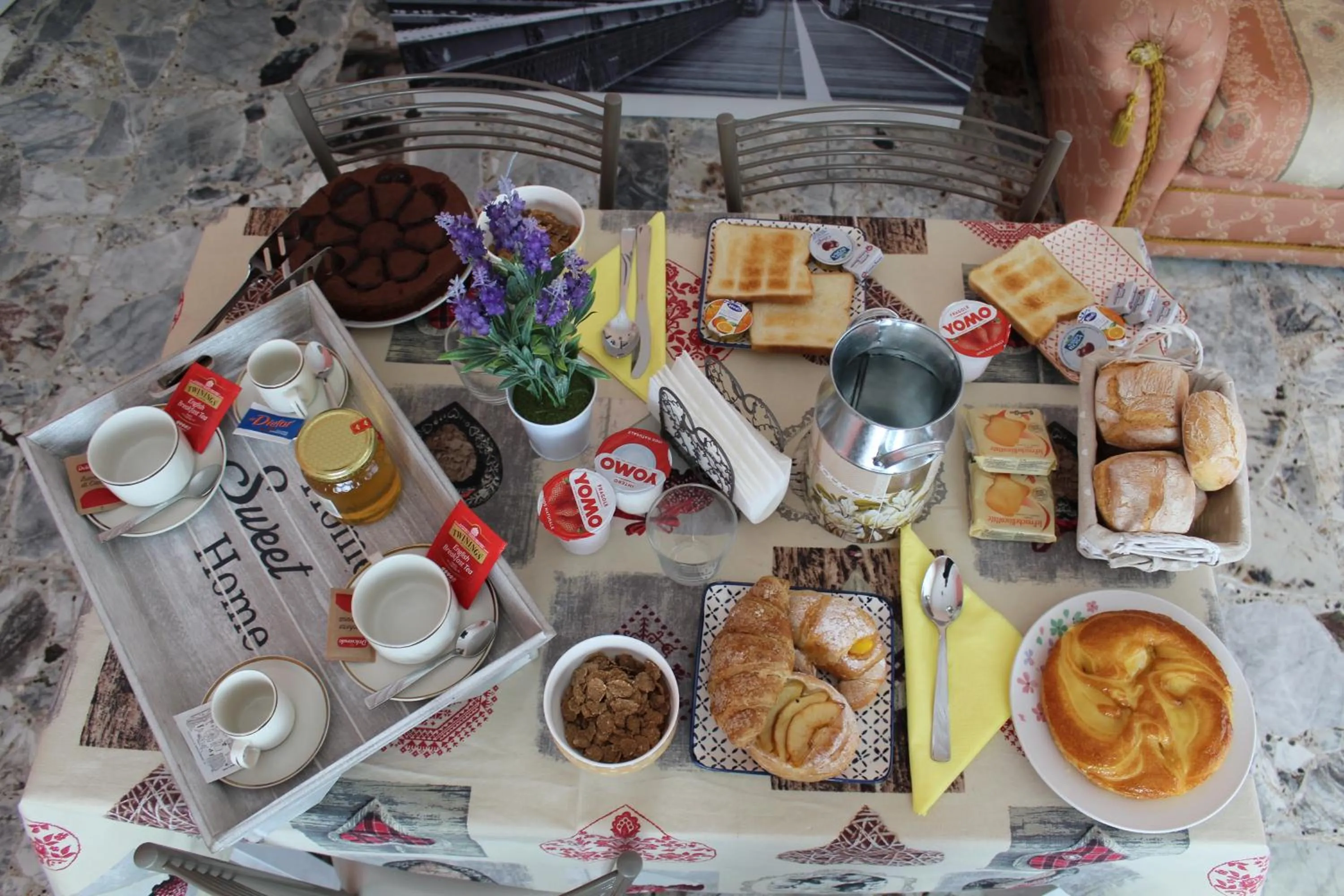 Communal lounge/ TV room in Casamia B&B
