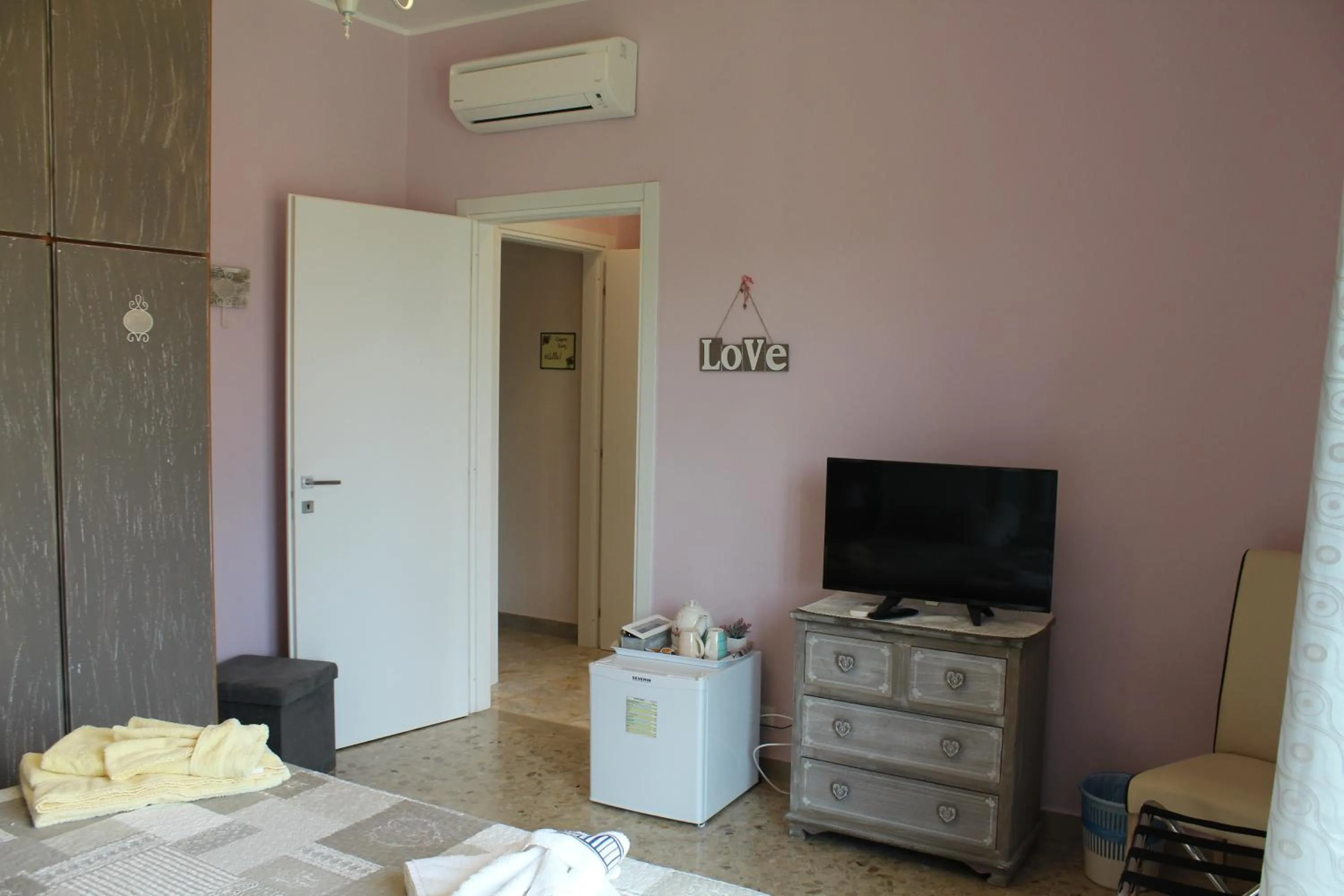 Photo of the whole room in Casamia B&B