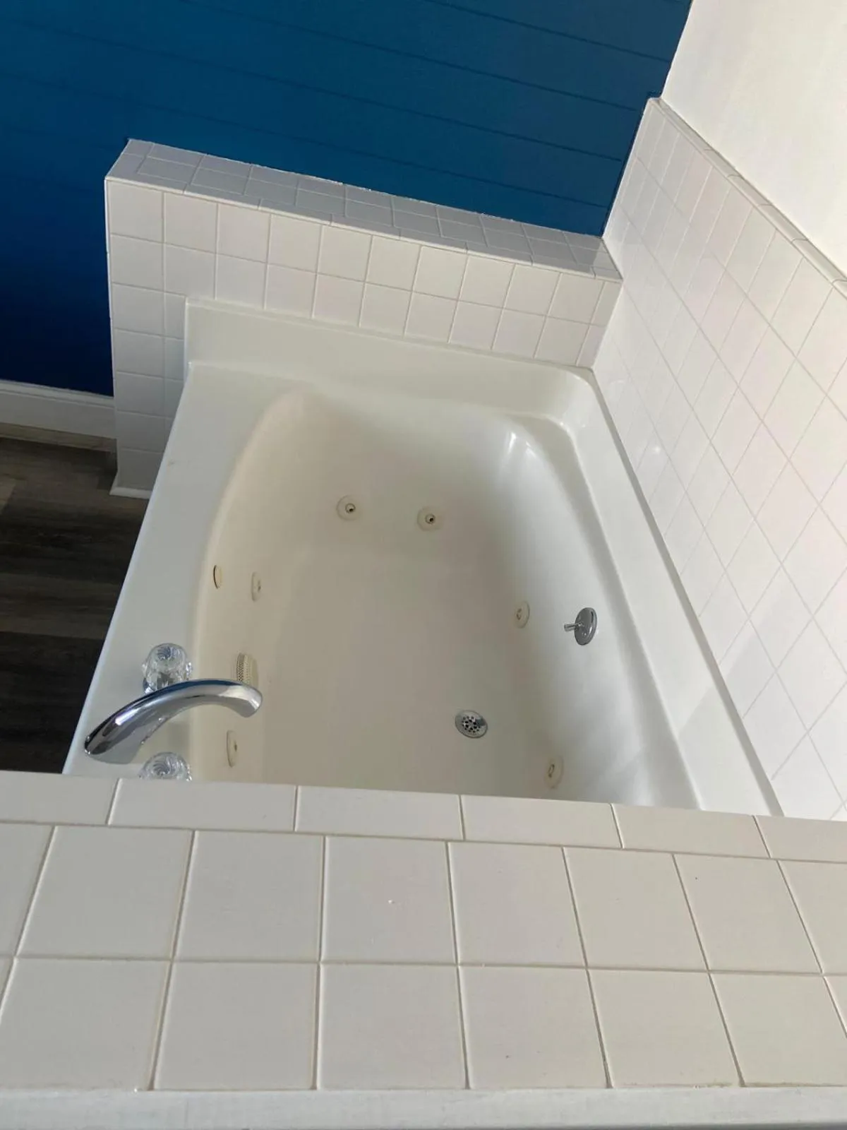 Bath in Flagship Inn