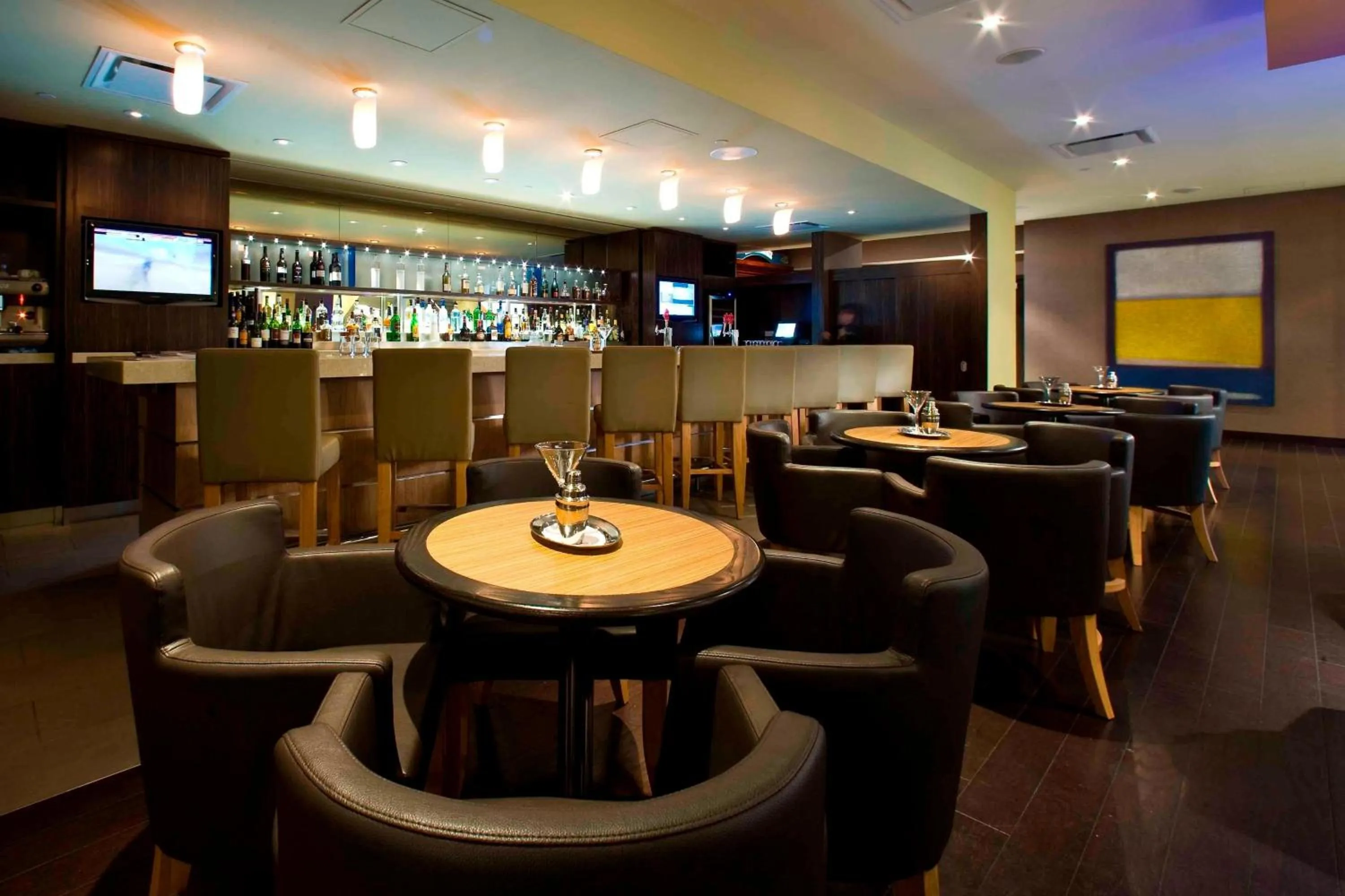Lounge or bar in Delta Hotels by Marriott Beausejour
