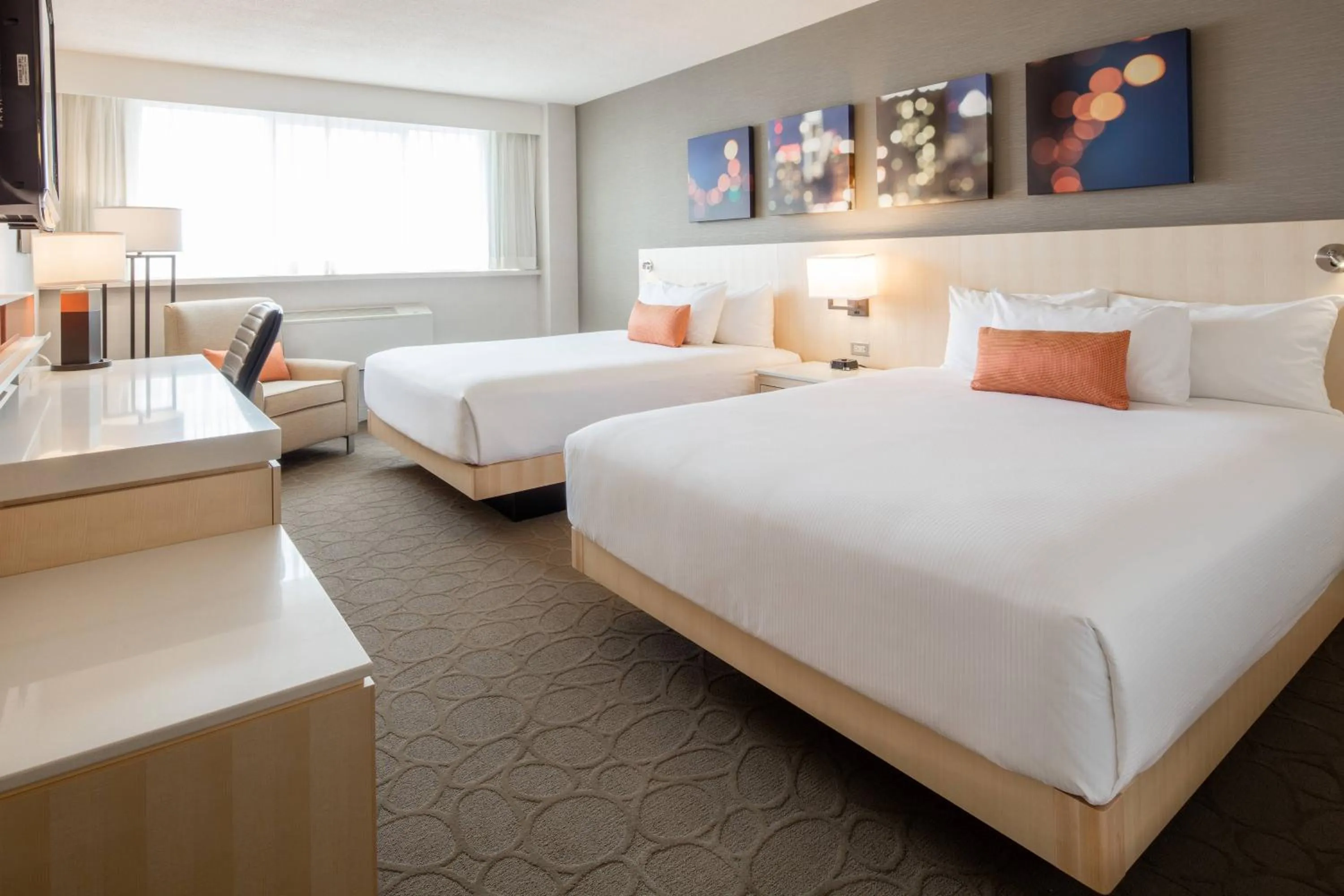 Photo of the whole room, Bed in Delta Hotels by Marriott Beausejour