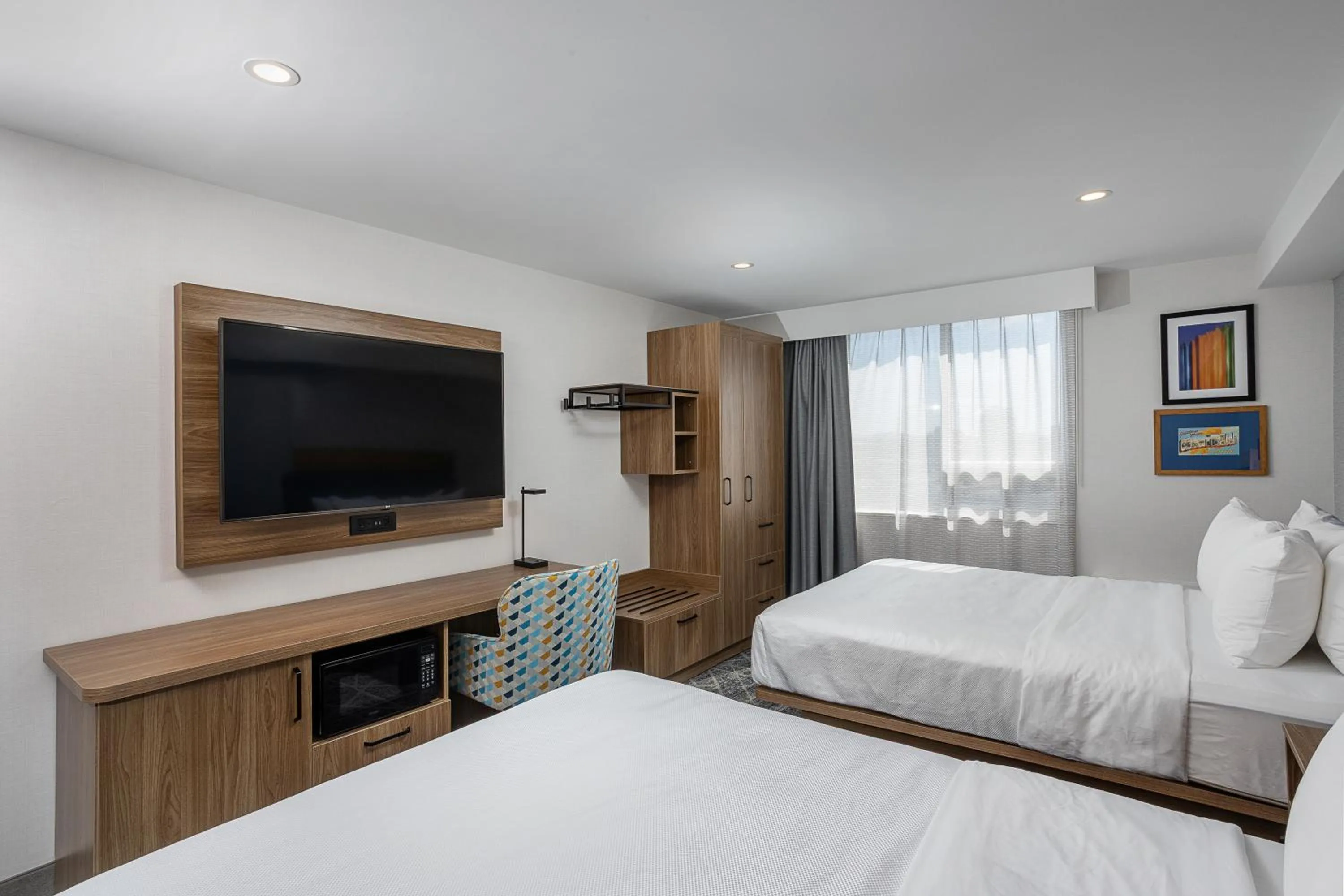 Bed in Quality Inn and Suites Montreal East