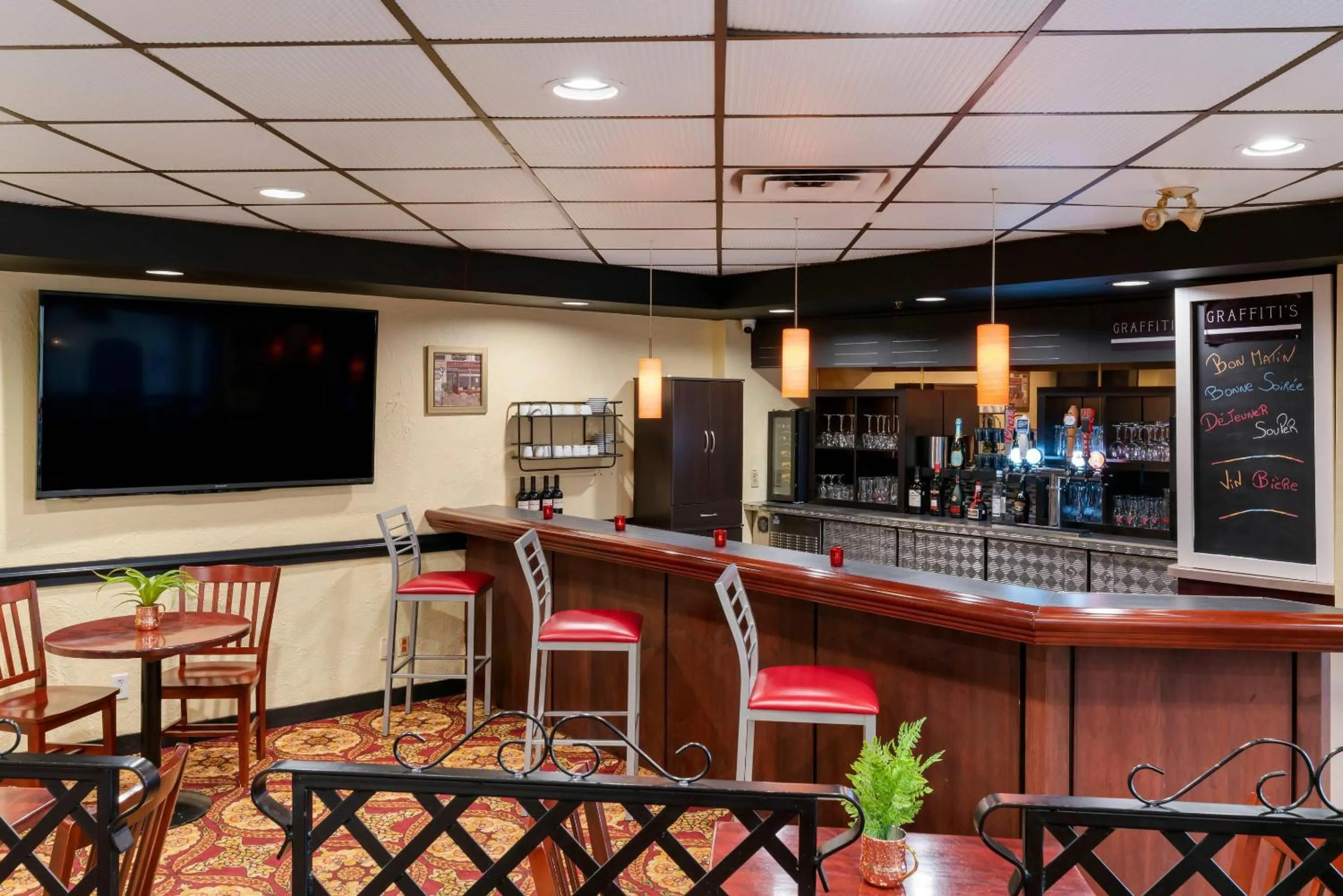 Restaurant/places to eat in Quality Inn and Suites Montreal East