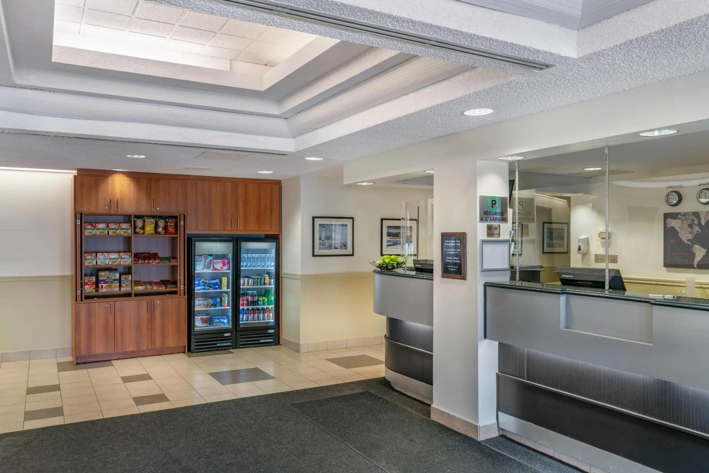 Lobby or reception in Quality Inn and Suites Montreal East