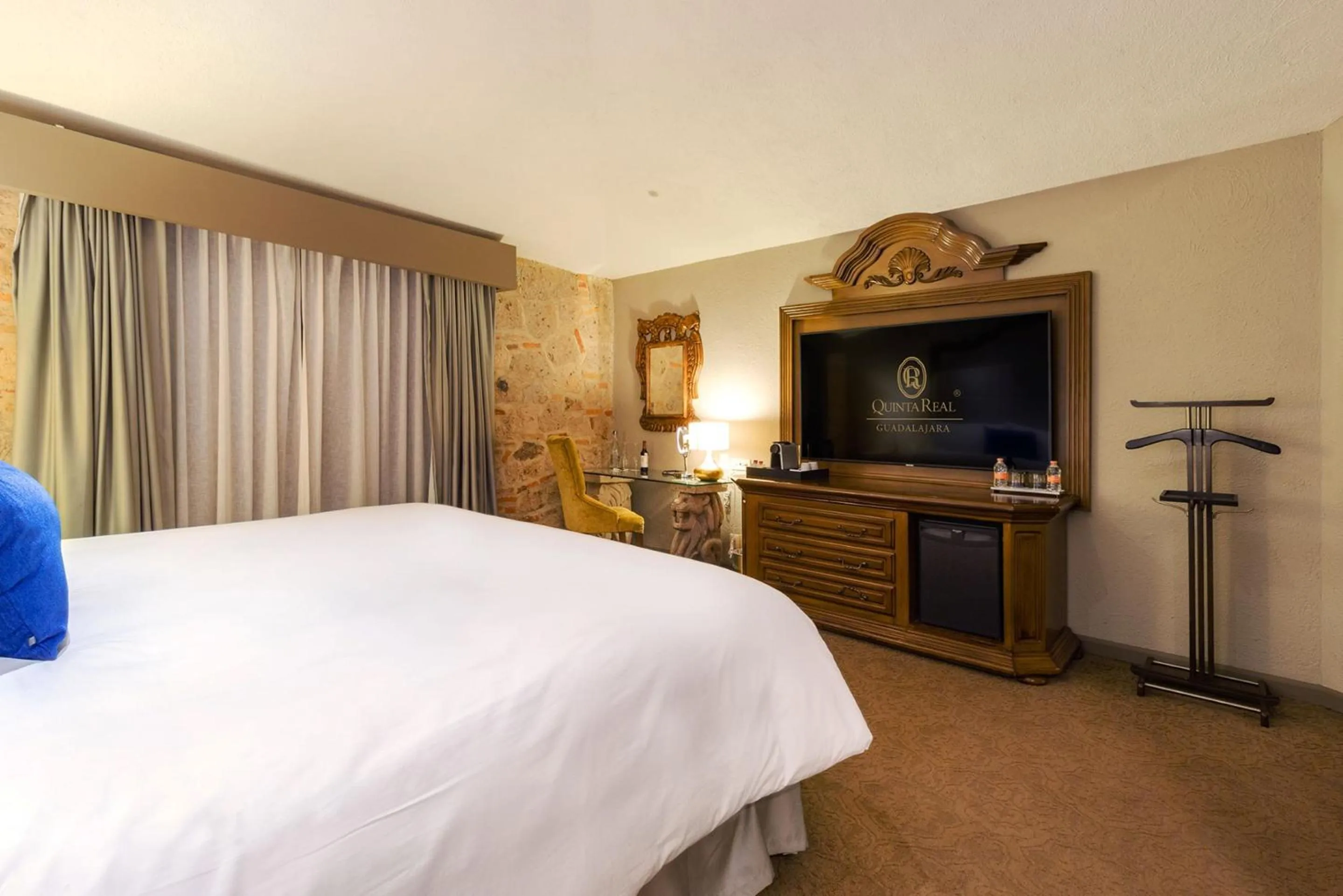 Bedroom, Bed in Quinta Real Guadalajara