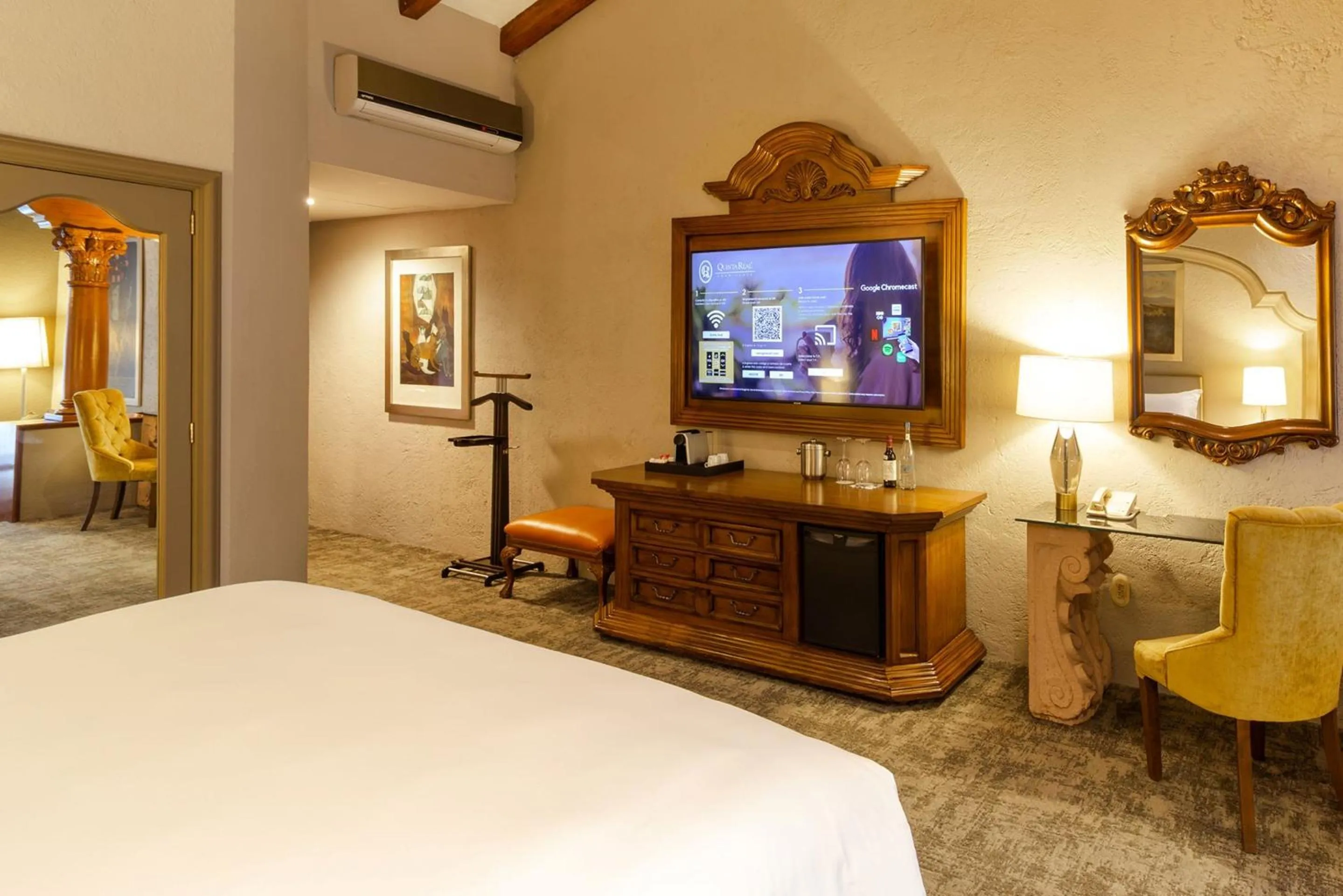 Bedroom, Bed in Quinta Real Guadalajara