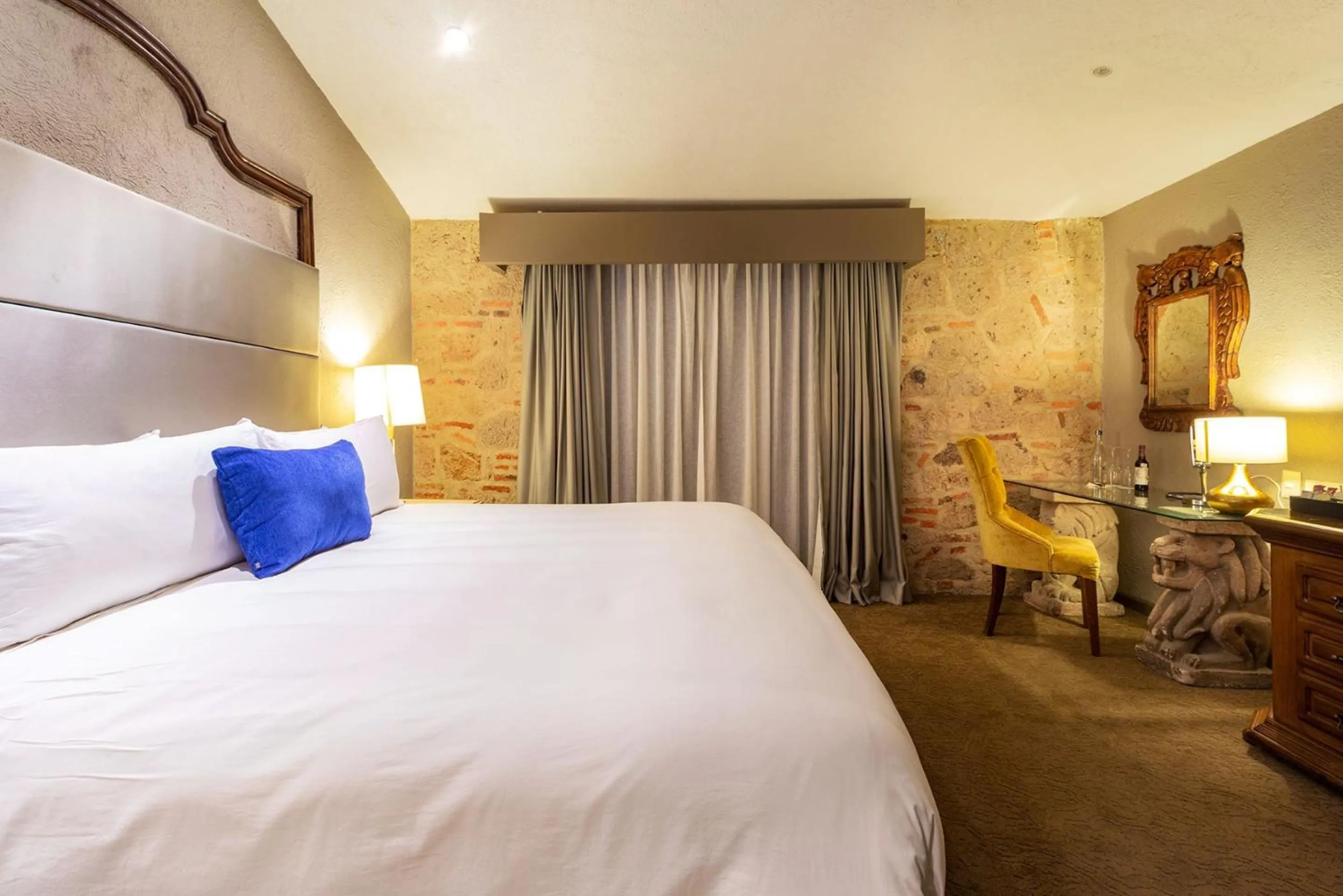 Bedroom, Bed in Quinta Real Guadalajara