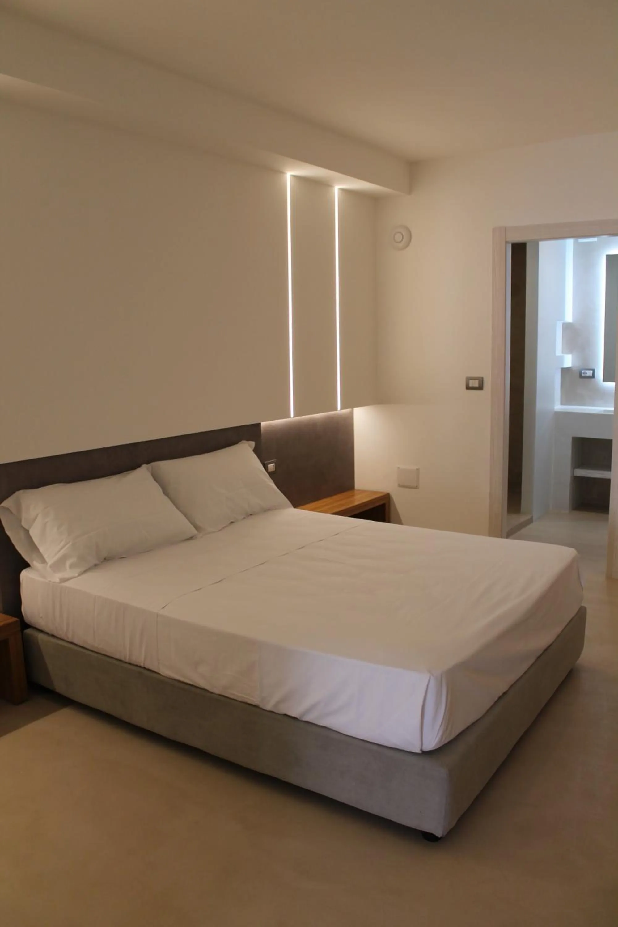 Photo of the whole room, Bed in Seven Suite B&B