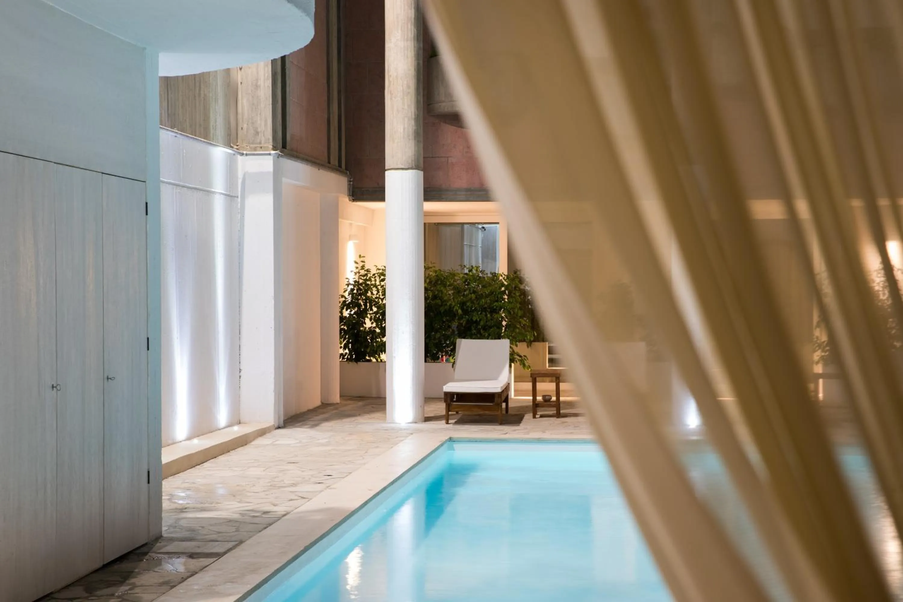 Swimming pool in Seven Suite B&B