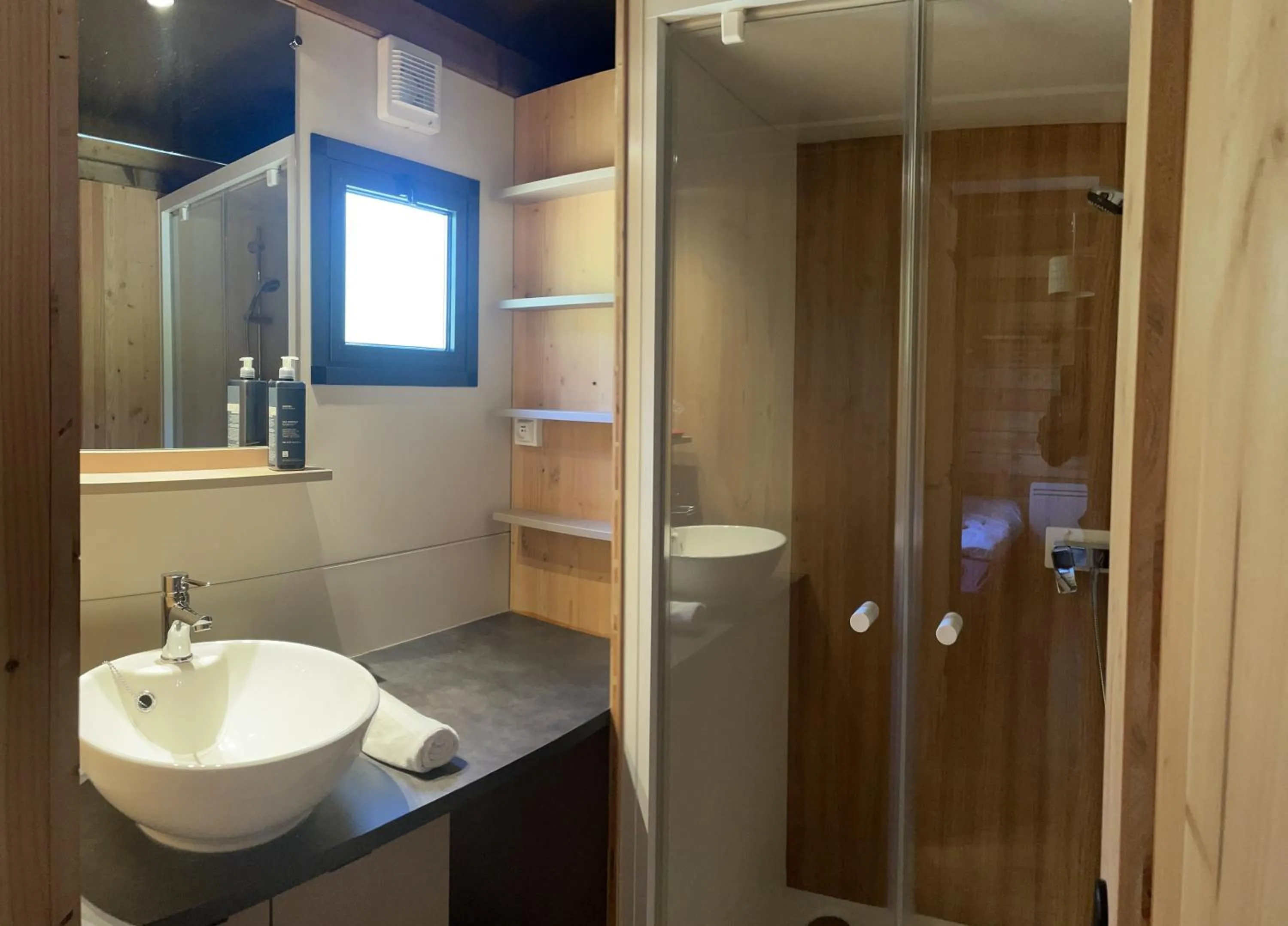 Bathroom in Lac des Graves