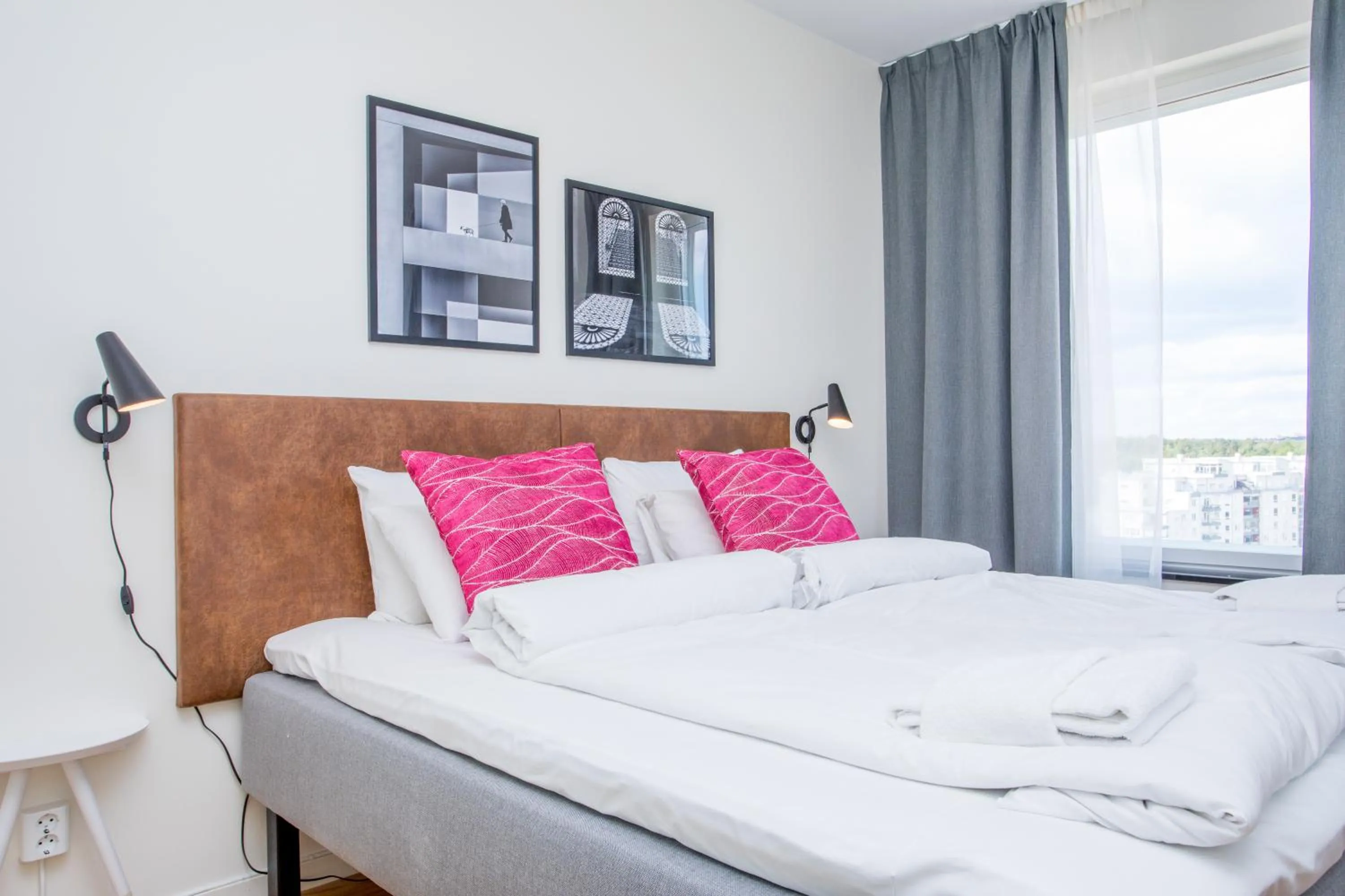 Bed in ApartDirect Älvsjö