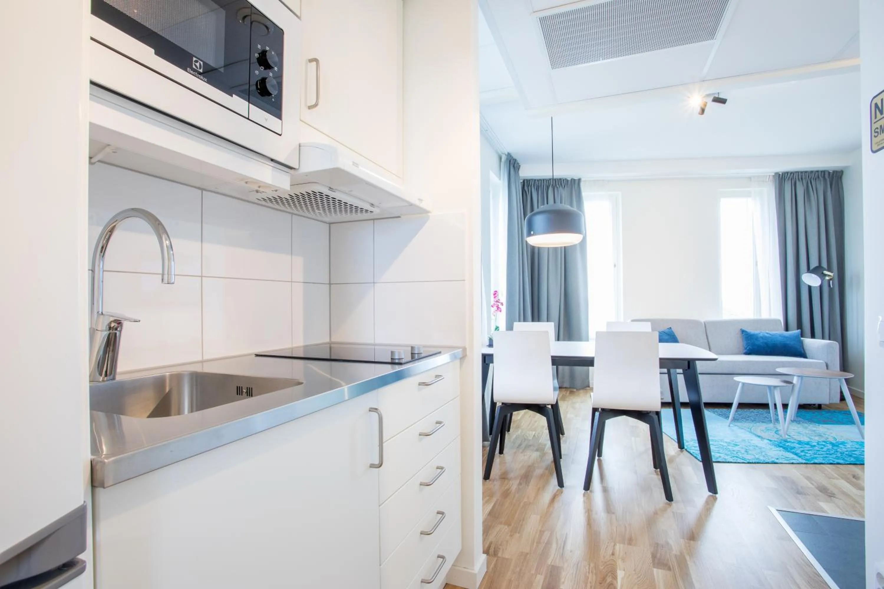Kitchen or kitchenette in ApartDirect Älvsjö