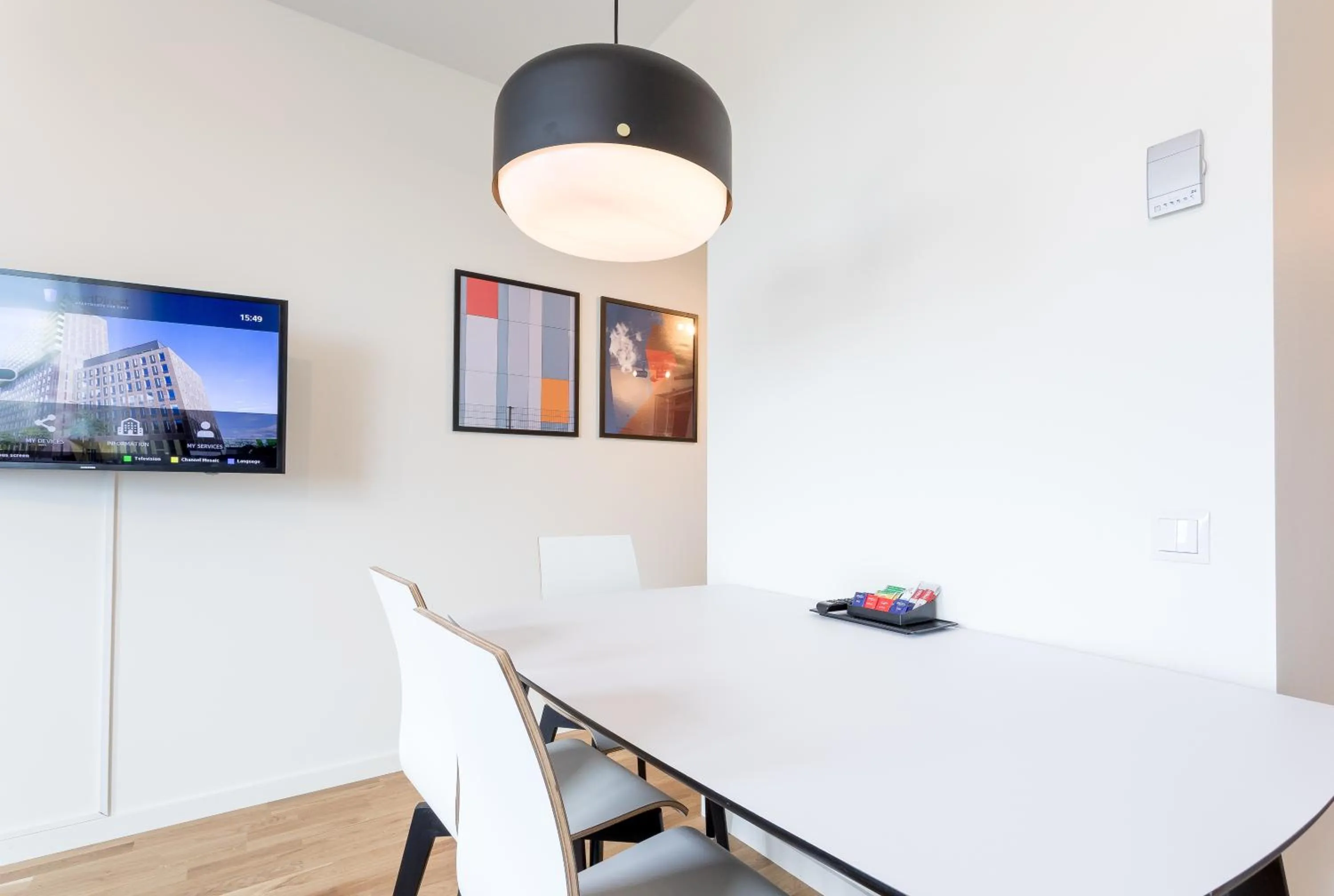 Dining area in ApartDirect Älvsjö