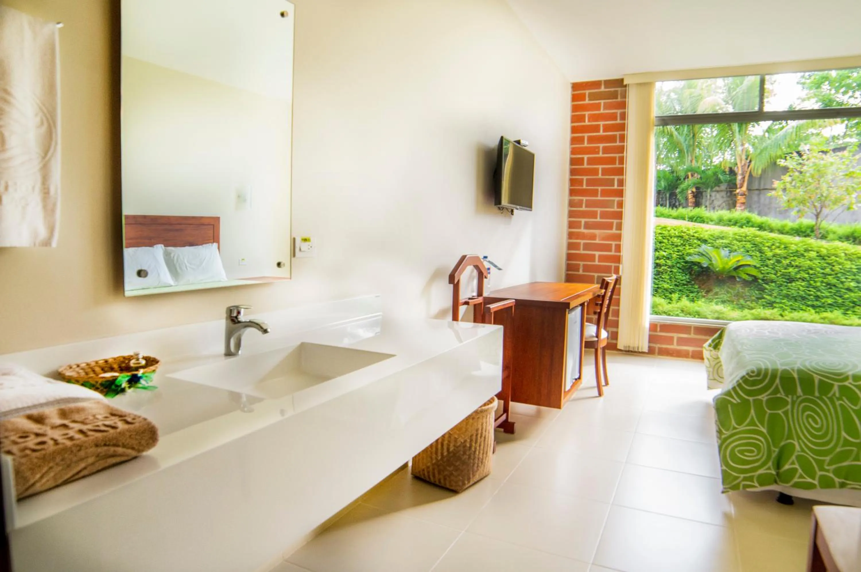 Bedroom, Bed in Gran Hotel de Lago - Shushufindi