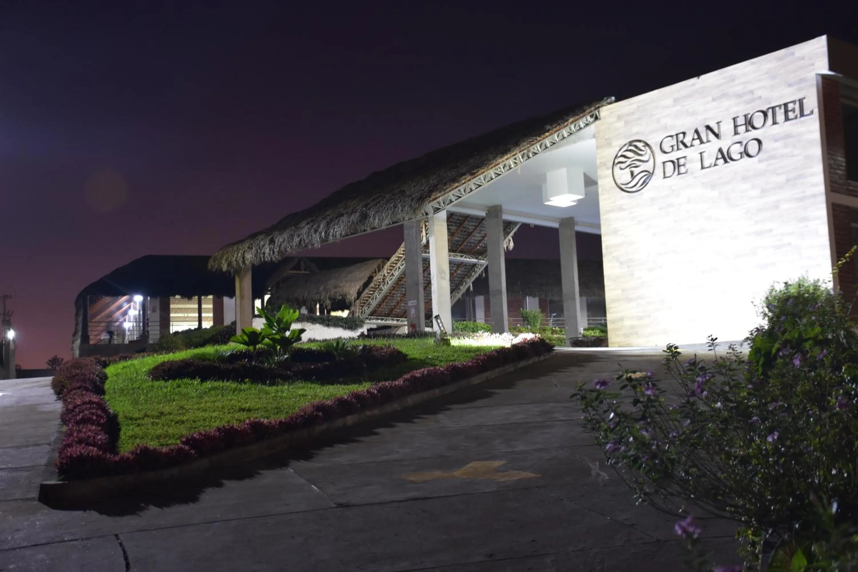 Property building in Gran Hotel de Lago - Shushufindi