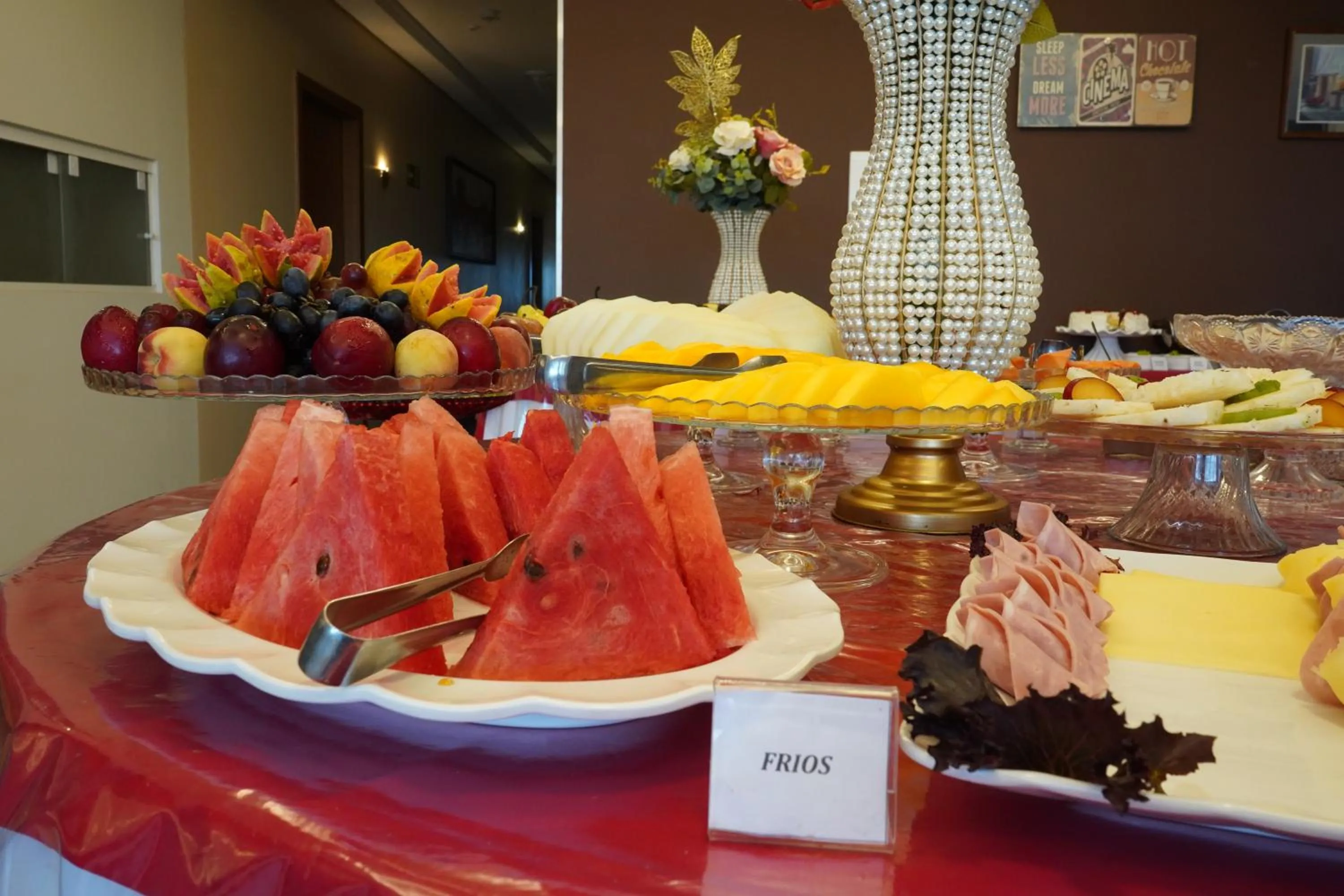 Breakfast in Pak Suítes Hotel