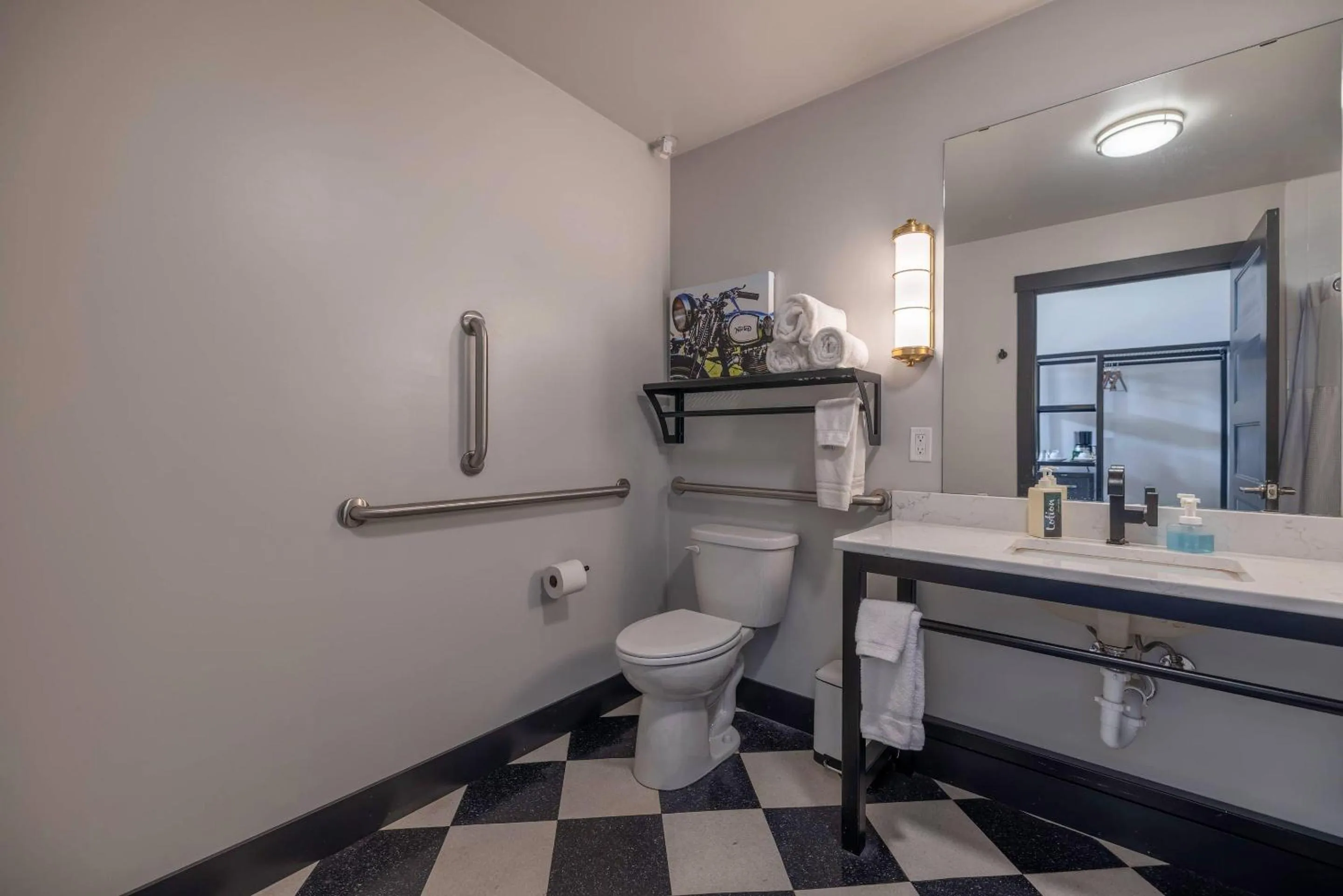 Bedroom in Hotel Grinnell, Ascend Hotel Collection