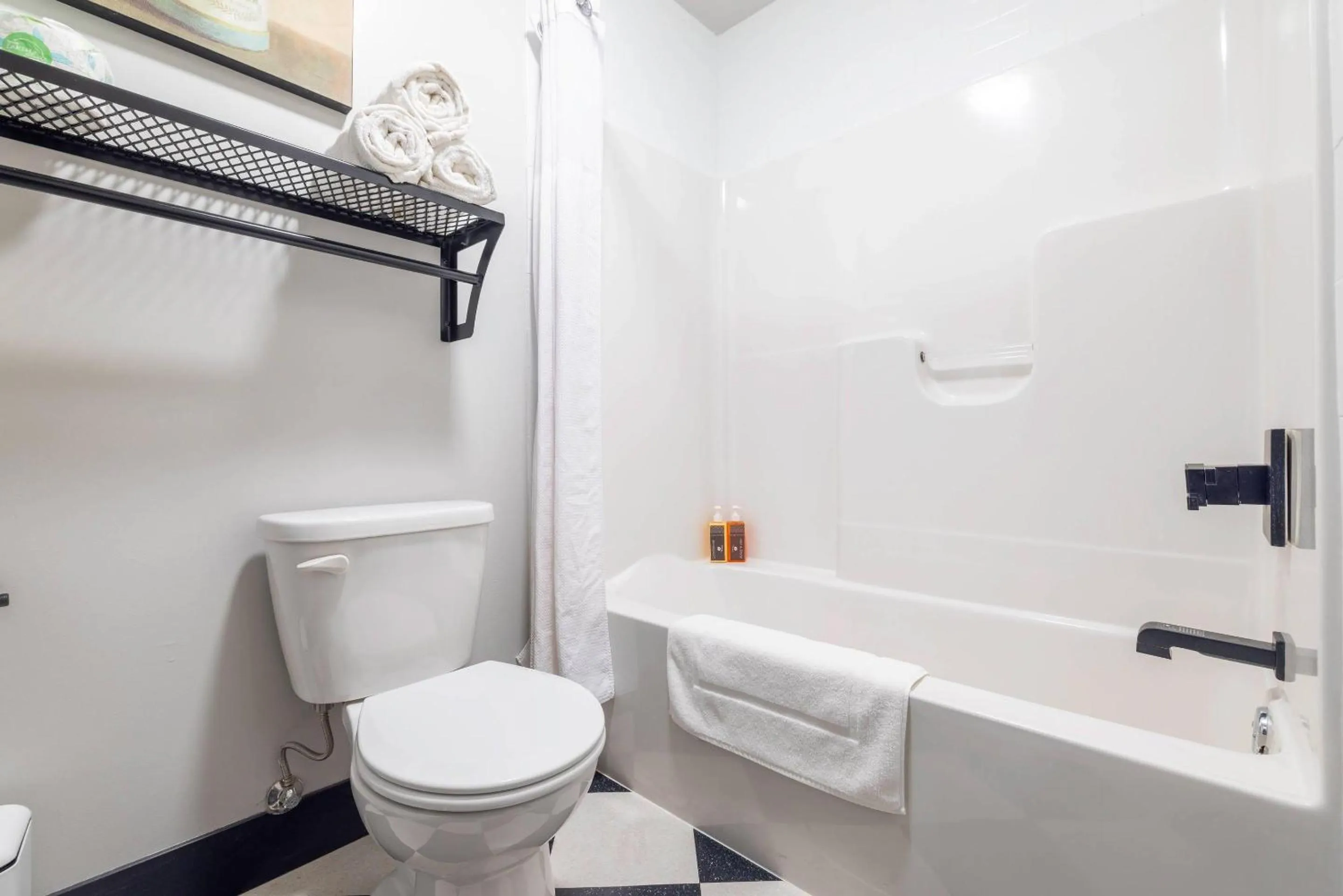 Bedroom in Hotel Grinnell, Ascend Hotel Collection